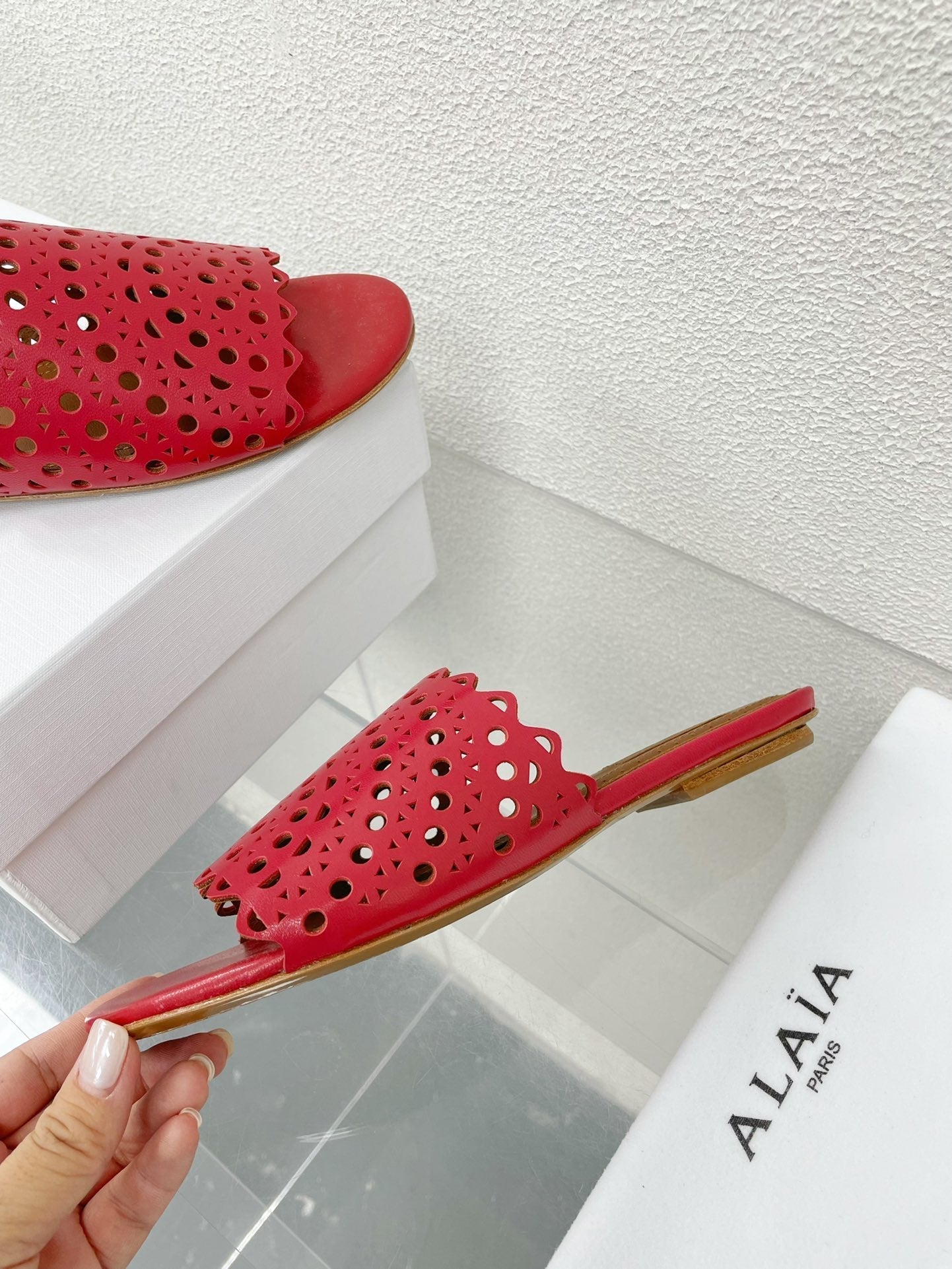 ALAIA VIENNE FLAT MULES IN CHERRY RED LAMBSKIN - 34