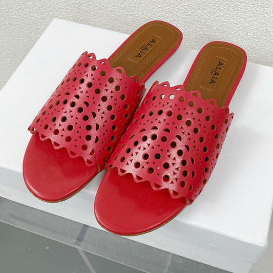 ALAIA VIENNE FLAT MULES IN CHERRY RED LAMBSKIN - 34