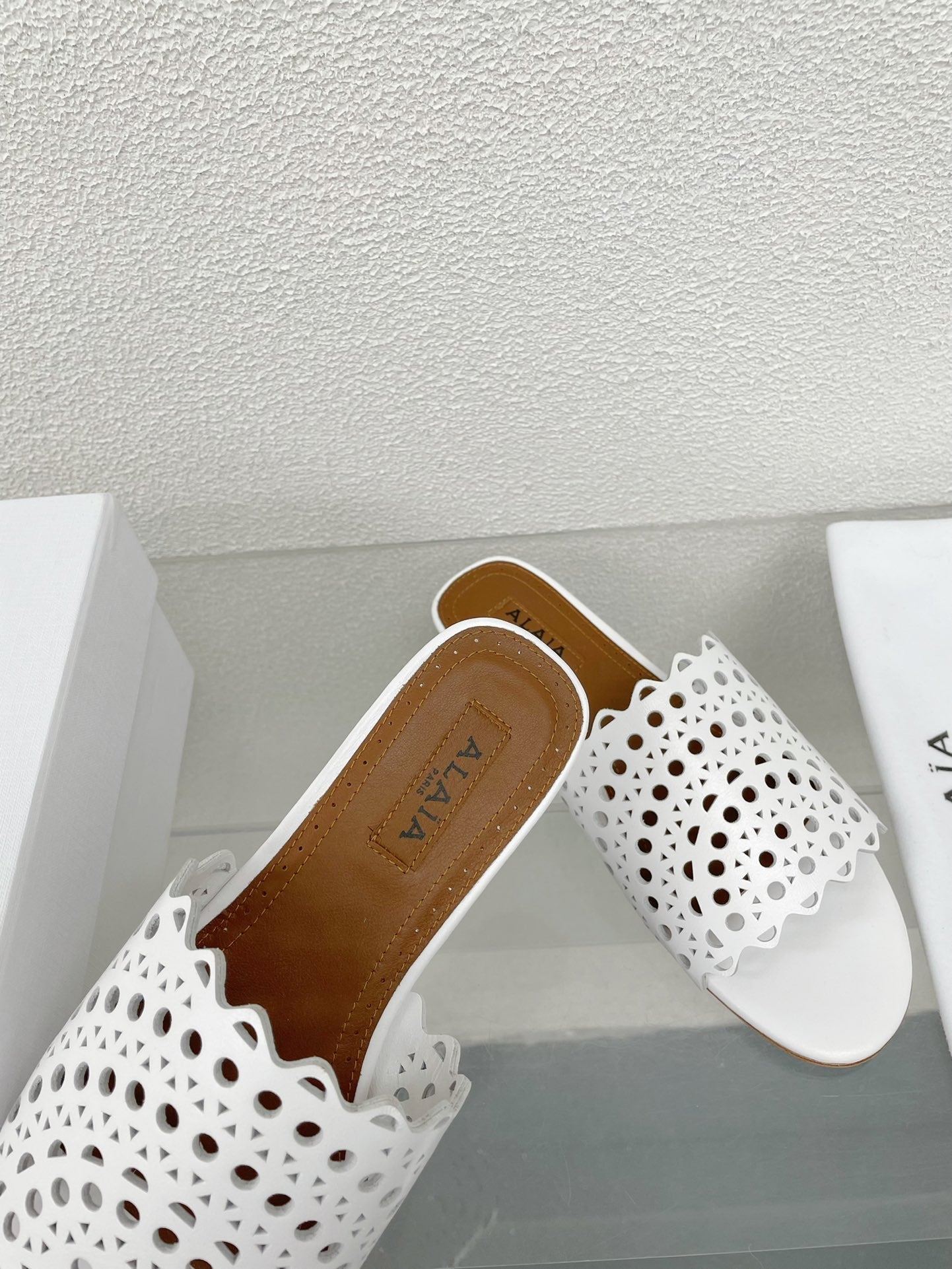 ALAIA VIENNE FLAT MULES IN WHITE LAMBSKIN - 34