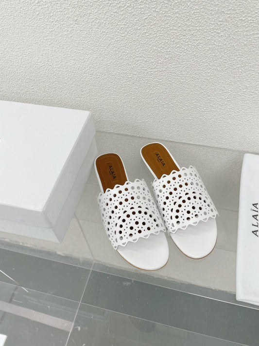 ALAIA VIENNE FLAT MULES IN WHITE LAMBSKIN - 34