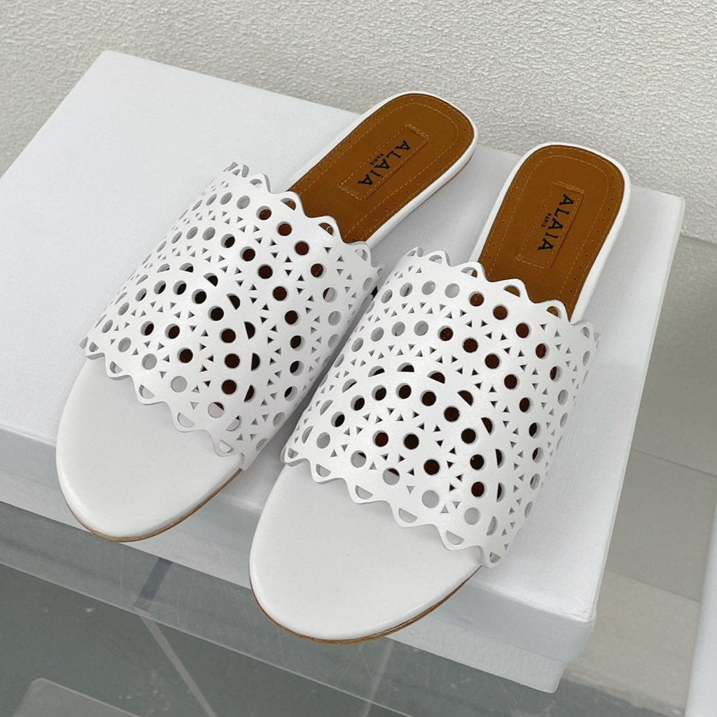 ALAIA VIENNE FLAT MULES IN WHITE LAMBSKIN - 34