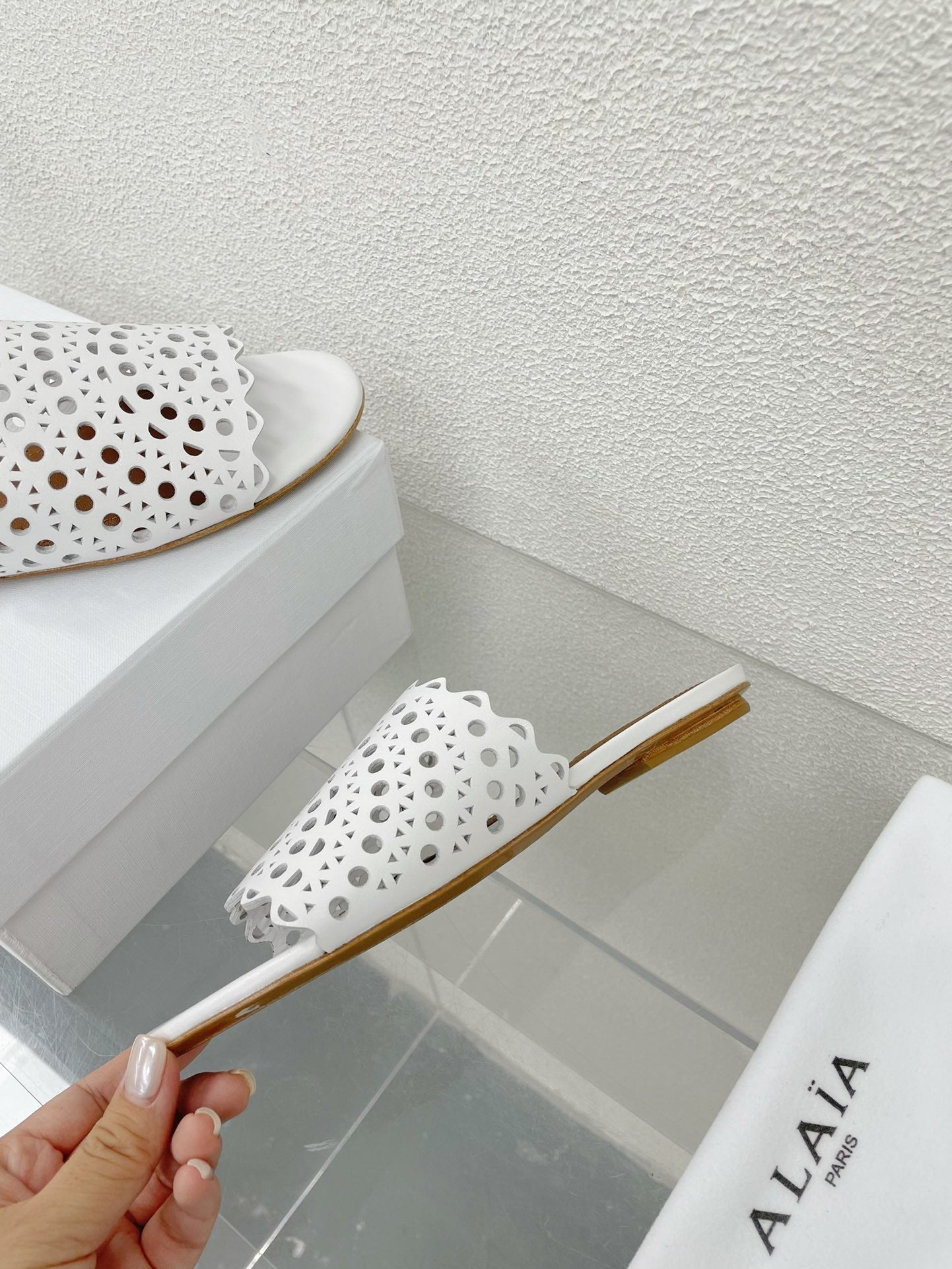ALAIA VIENNE FLAT MULES IN WHITE LAMBSKIN - 34
