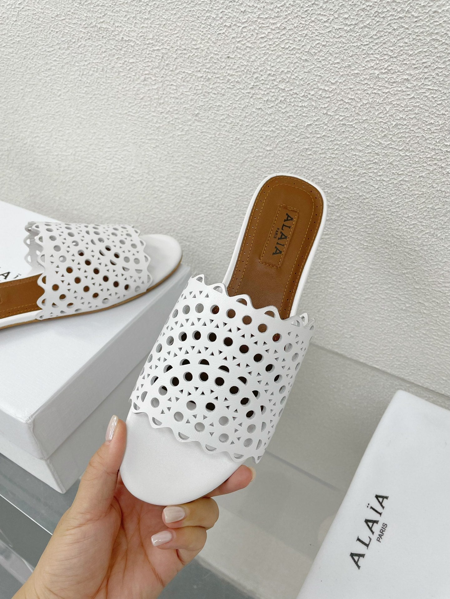 ALAIA VIENNE FLAT MULES IN WHITE LAMBSKIN - 34
