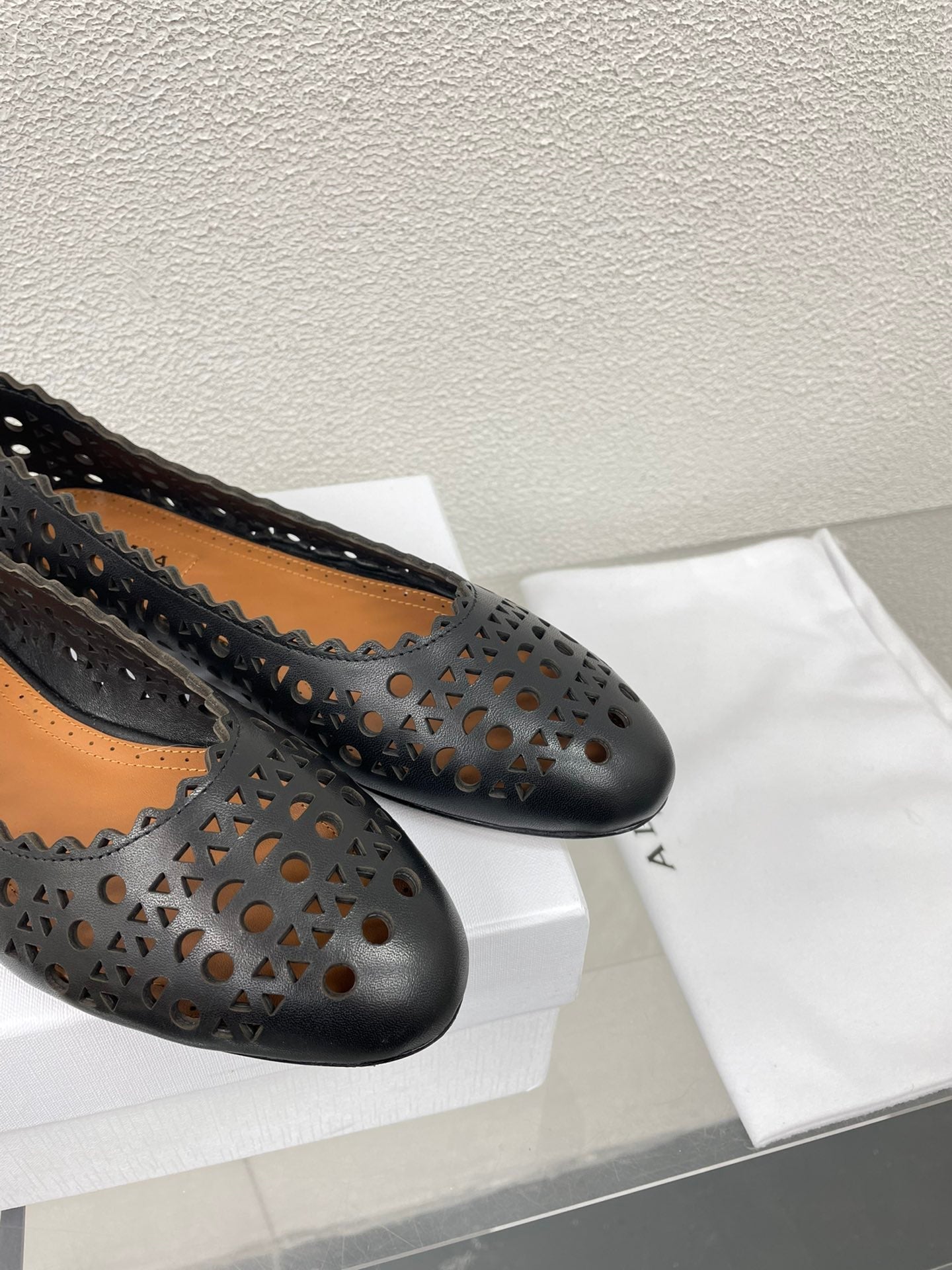 ALAIA BALLET FLAT IN BLACK MESH LAMBSKIN - 34