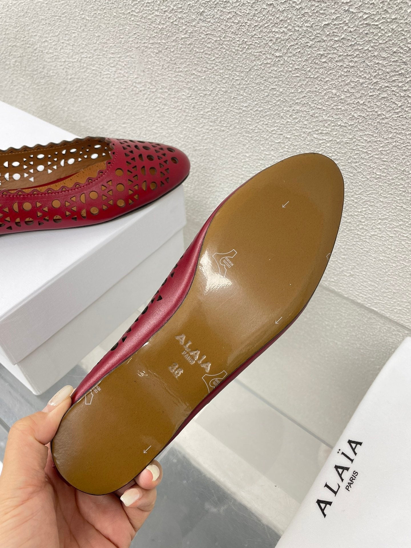 ALAIA BALLET FLAT IN BURGUNDY RED MESH LAMBSKIN - 34