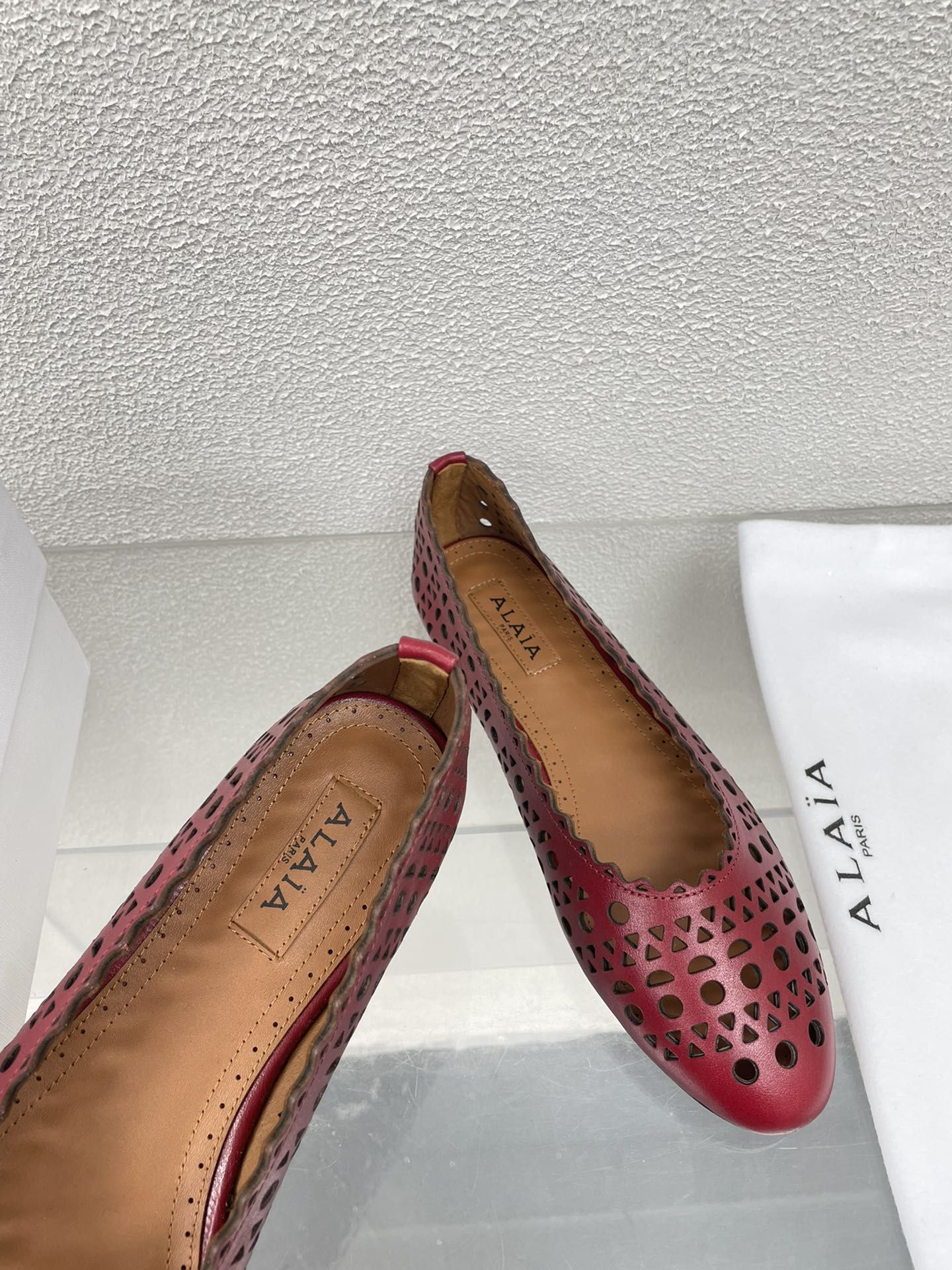 ALAIA BALLET FLAT IN BURGUNDY RED MESH LAMBSKIN - 34