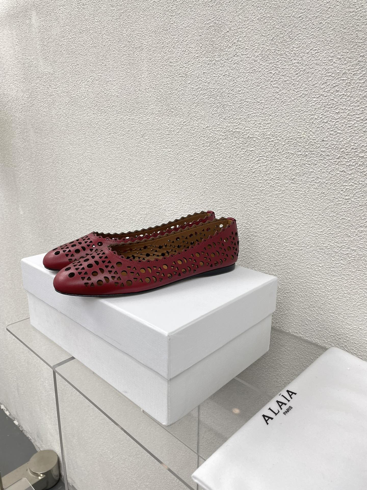 ALAIA BALLET FLAT IN BURGUNDY RED MESH LAMBSKIN - 34