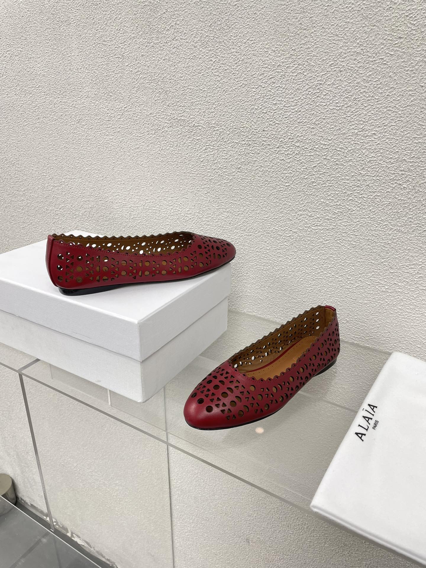 ALAIA BALLET FLAT IN BURGUNDY RED MESH LAMBSKIN - 34