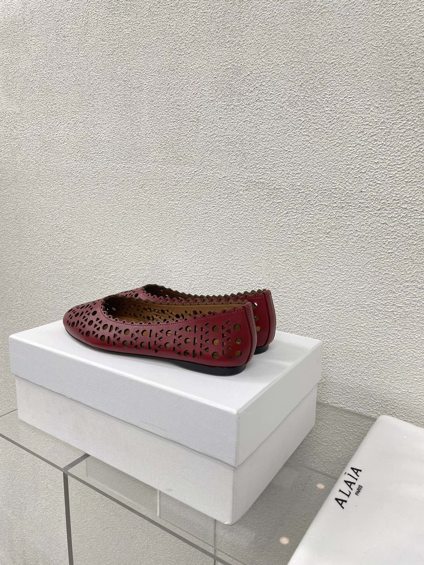 ALAIA BALLET FLAT IN BURGUNDY RED MESH LAMBSKIN - 34