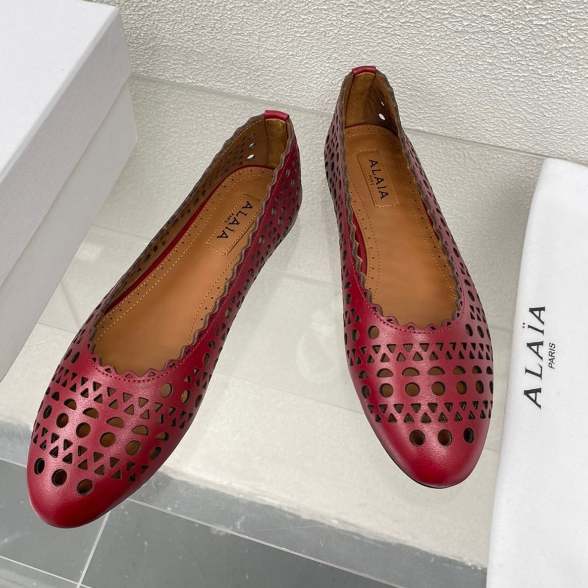 ALAIA BALLET FLAT IN BURGUNDY RED MESH LAMBSKIN - 34