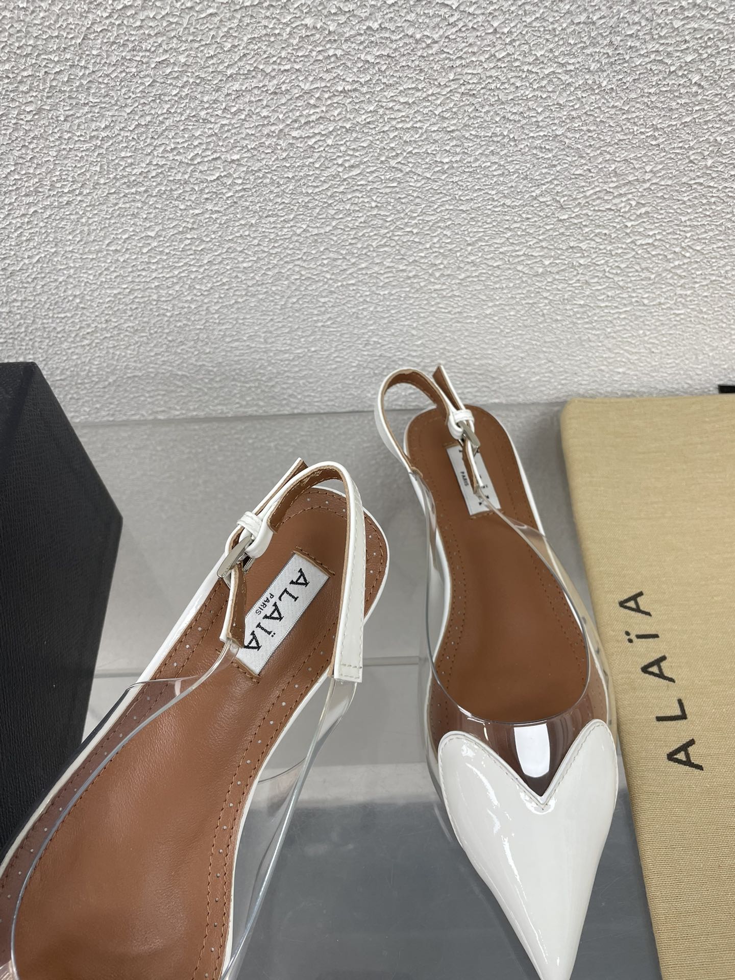 ALAIA LE COEUR FLAT SLINGBACKS IN WHITE PATENT LAMBSKIN - 34