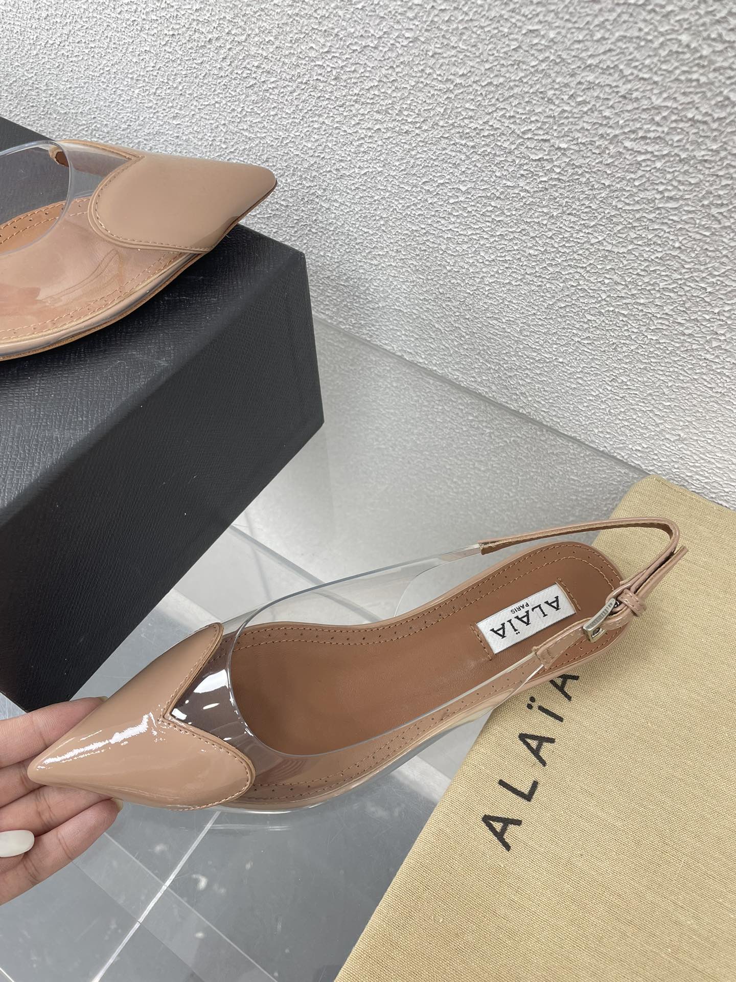 ALAIA LE COEUR FLAT SLINGBACKS IN BEIGE PATENT LAMBSKIN - 34