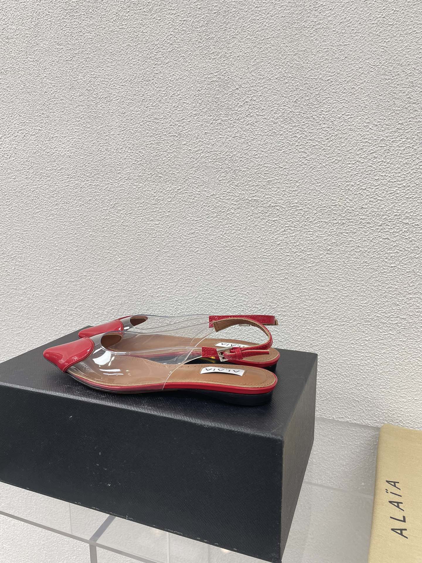 ALAIA LE COEUR FLAT SLINGBACKS IN CHERRY RED PATENT LAMBSKIN - 34