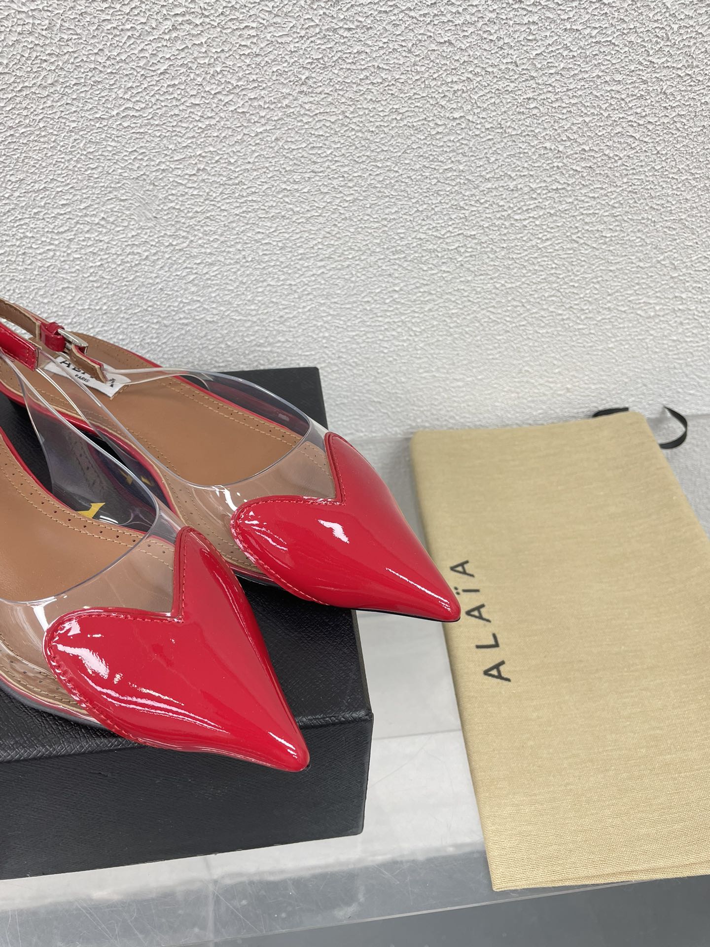 ALAIA LE COEUR FLAT SLINGBACKS IN CHERRY RED PATENT LAMBSKIN - 34