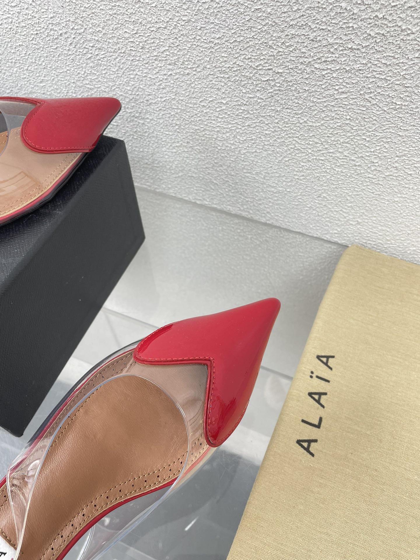 ALAIA LE COEUR FLAT SLINGBACKS IN CHERRY RED PATENT LAMBSKIN - 34