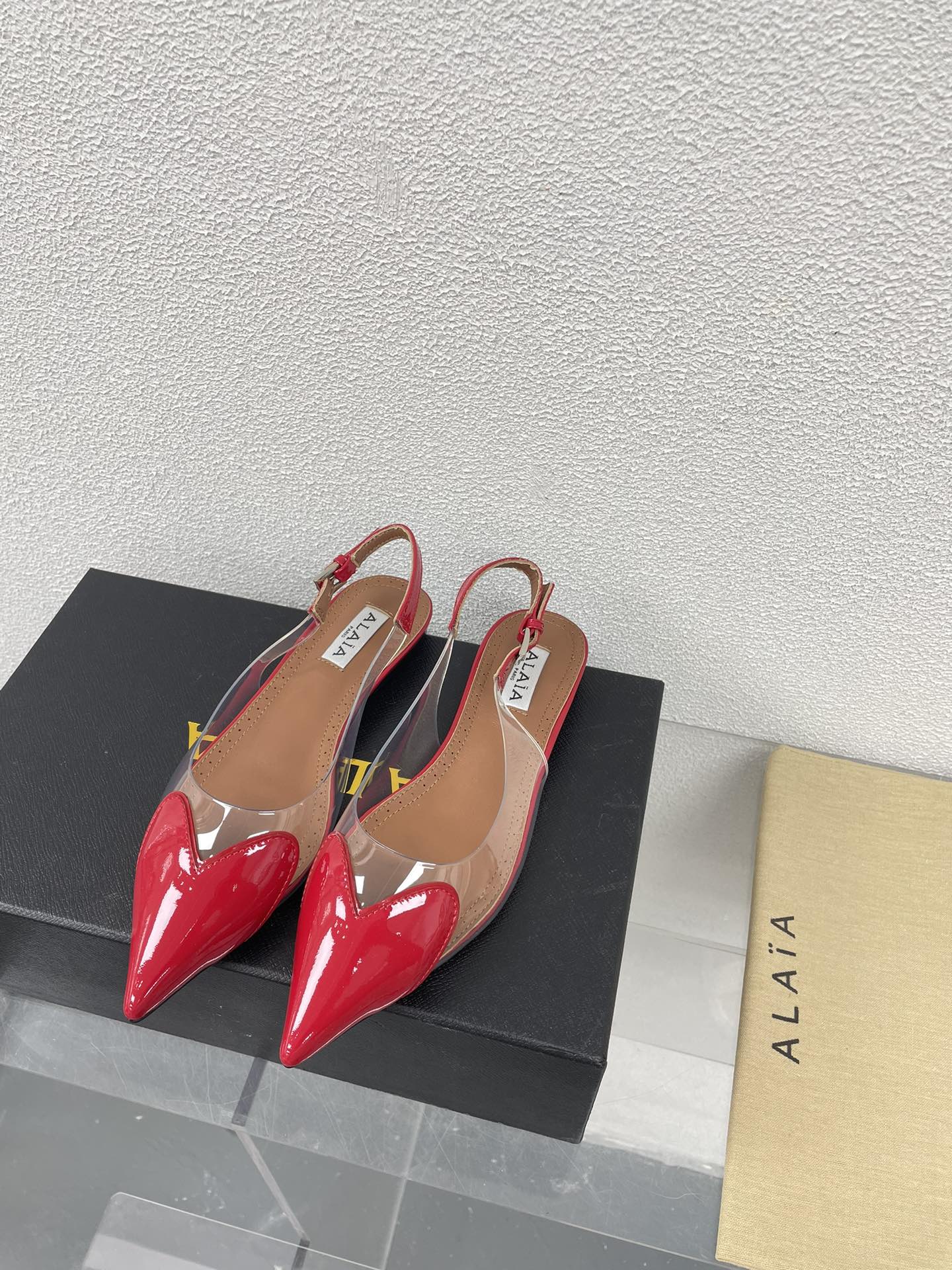 ALAIA LE COEUR FLAT SLINGBACKS IN CHERRY RED PATENT LAMBSKIN - 34