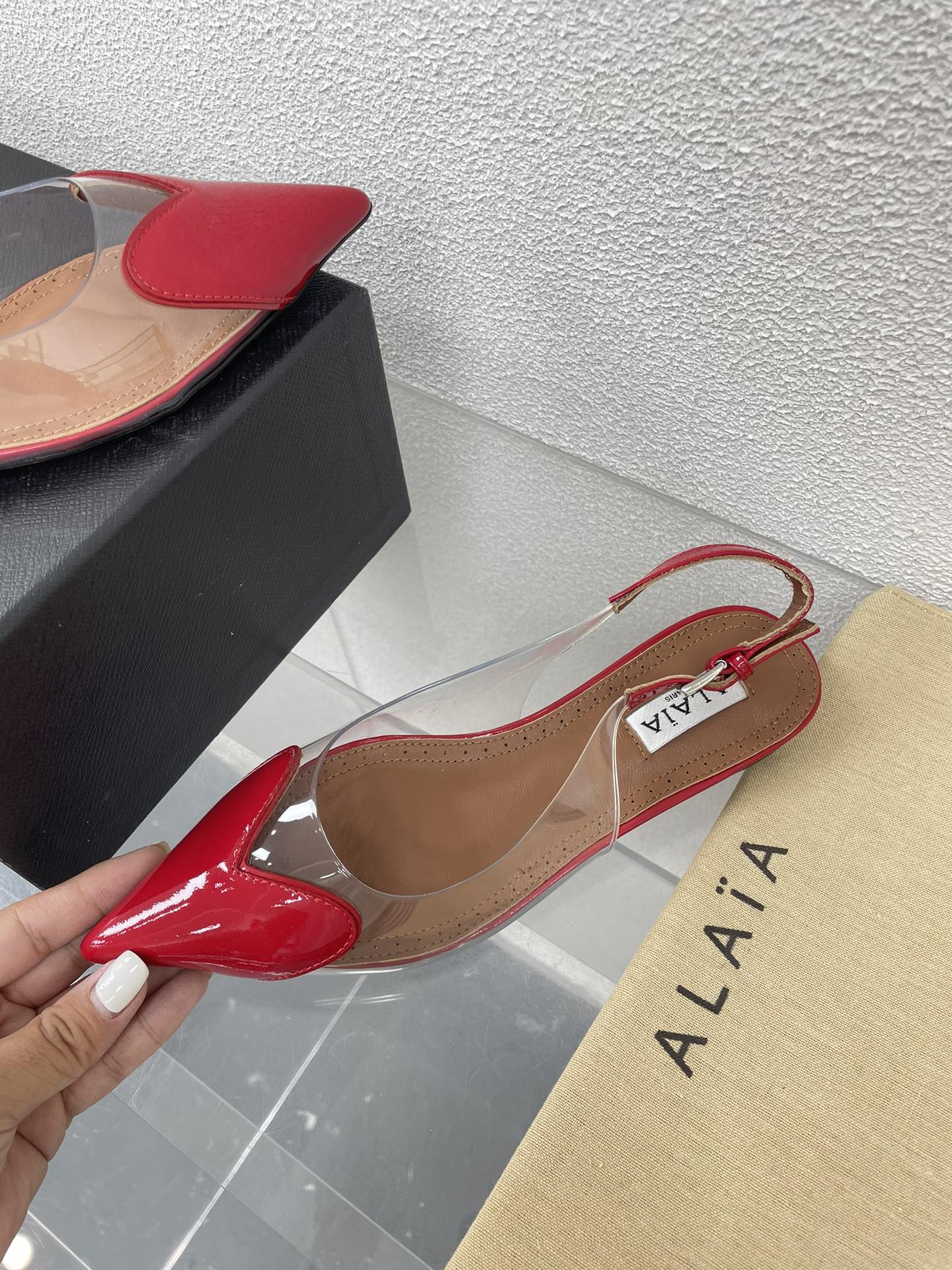 ALAIA LE COEUR FLAT SLINGBACKS IN CHERRY RED PATENT LAMBSKIN - 34