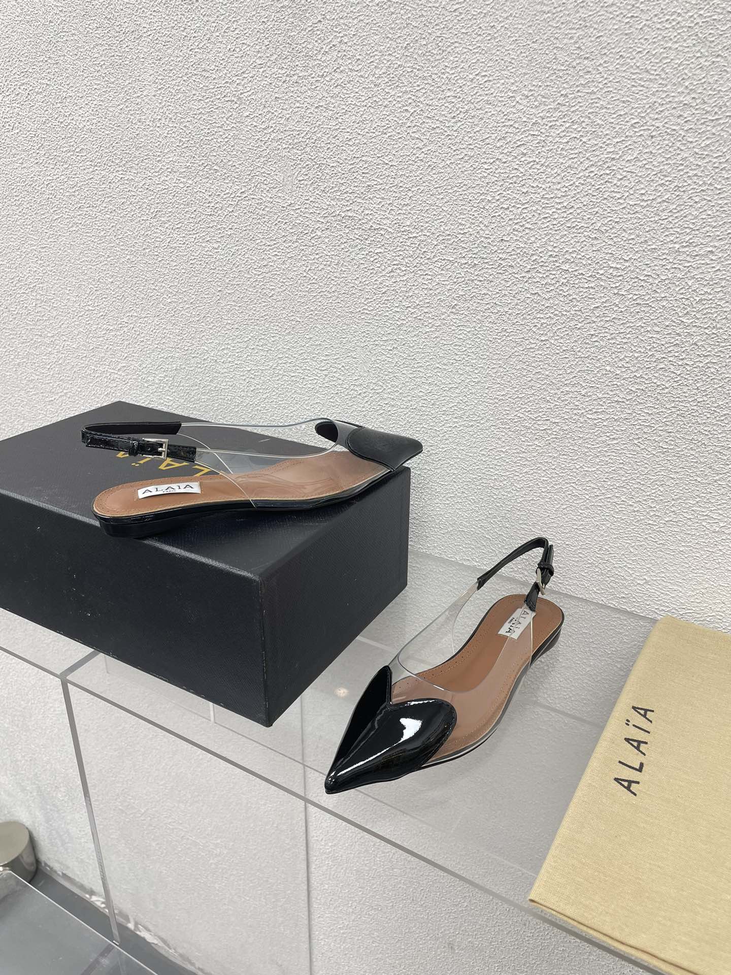ALAIA LE COEUR FLAT SLINGBACKS IN BLACK PATENT LAMBSKIN - 34