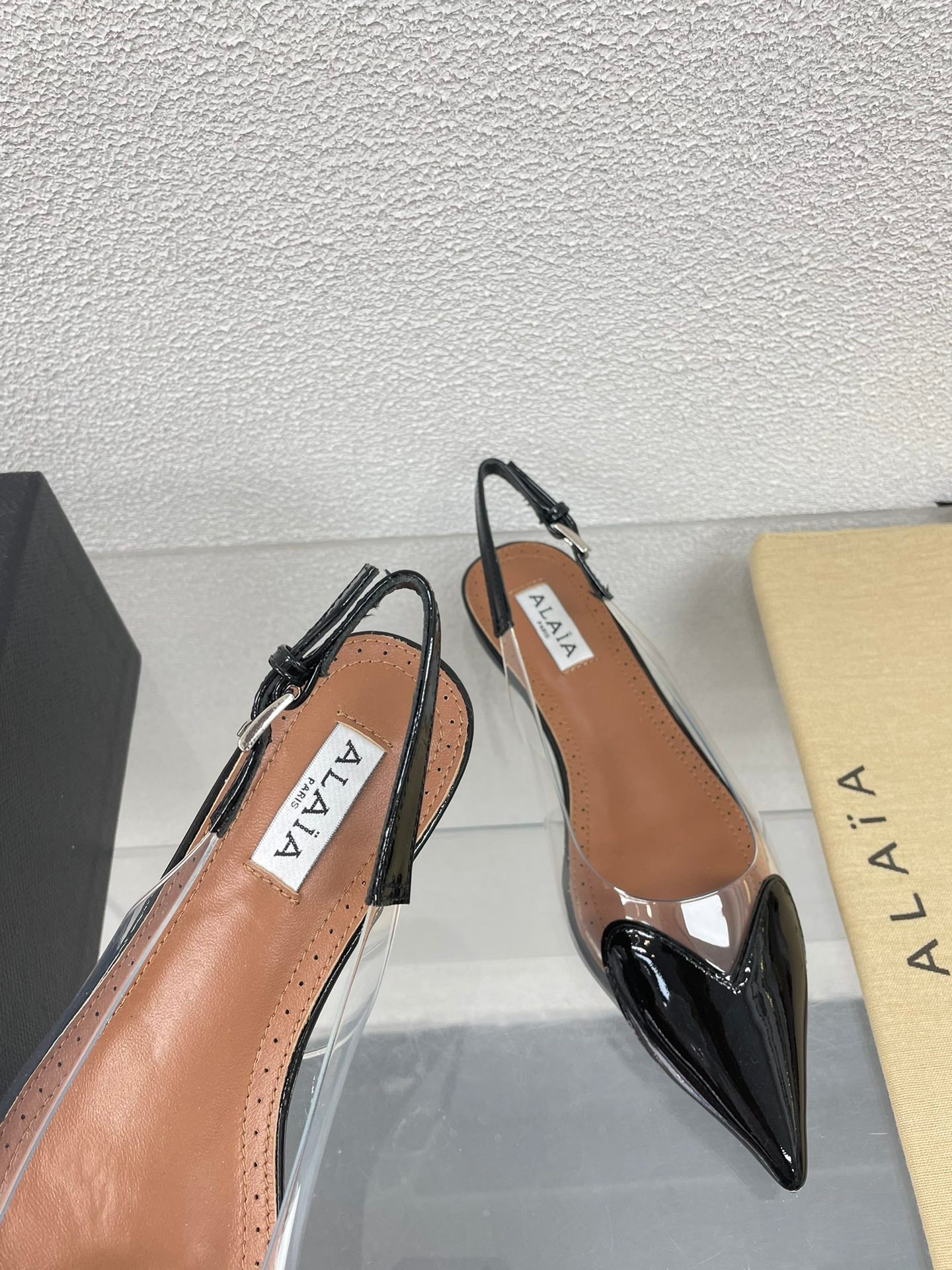 ALAIA LE COEUR FLAT SLINGBACKS IN BLACK PATENT LAMBSKIN - 34