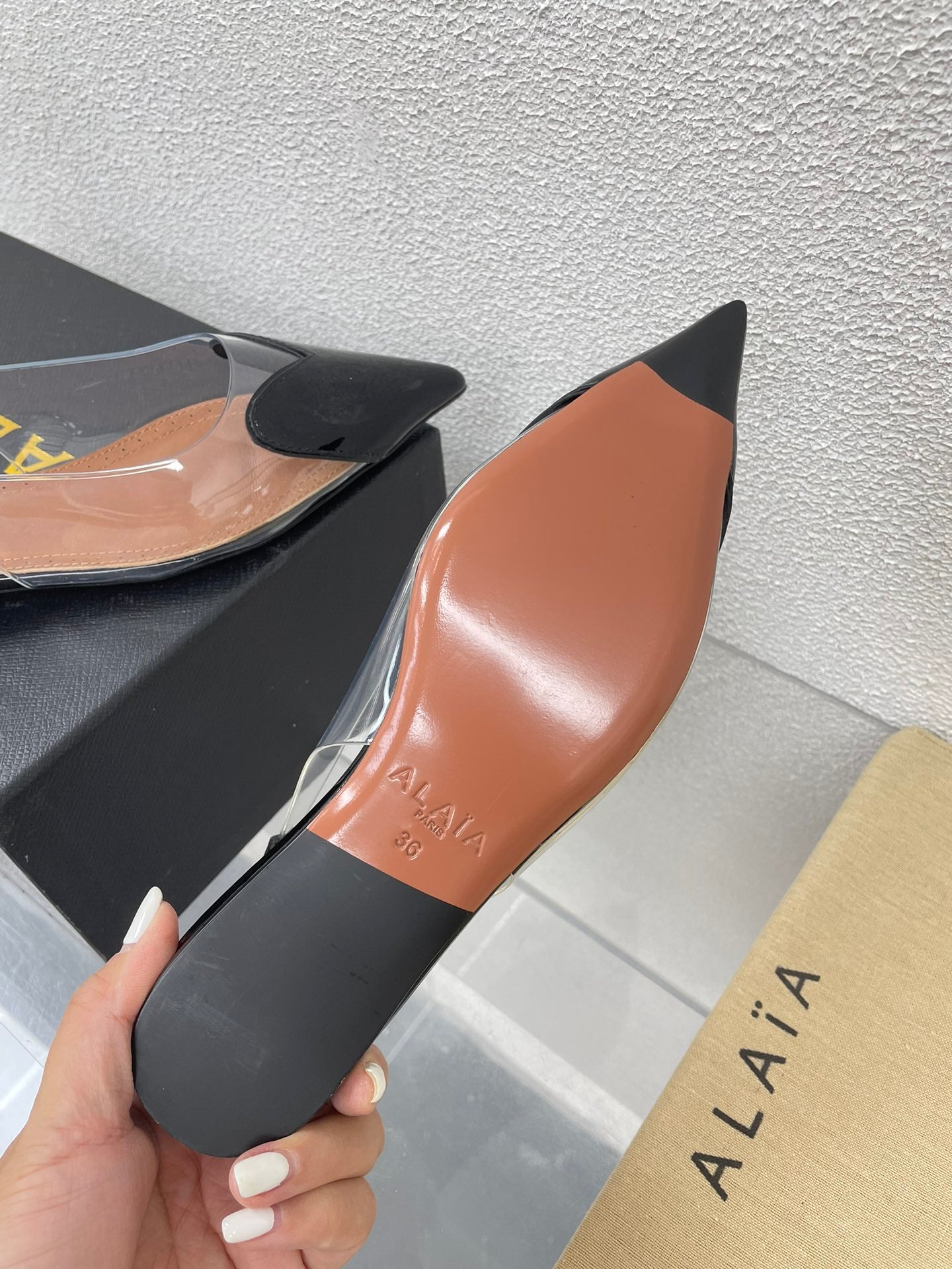 ALAIA LE COEUR FLAT SLINGBACKS IN BLACK PATENT LAMBSKIN - 34
