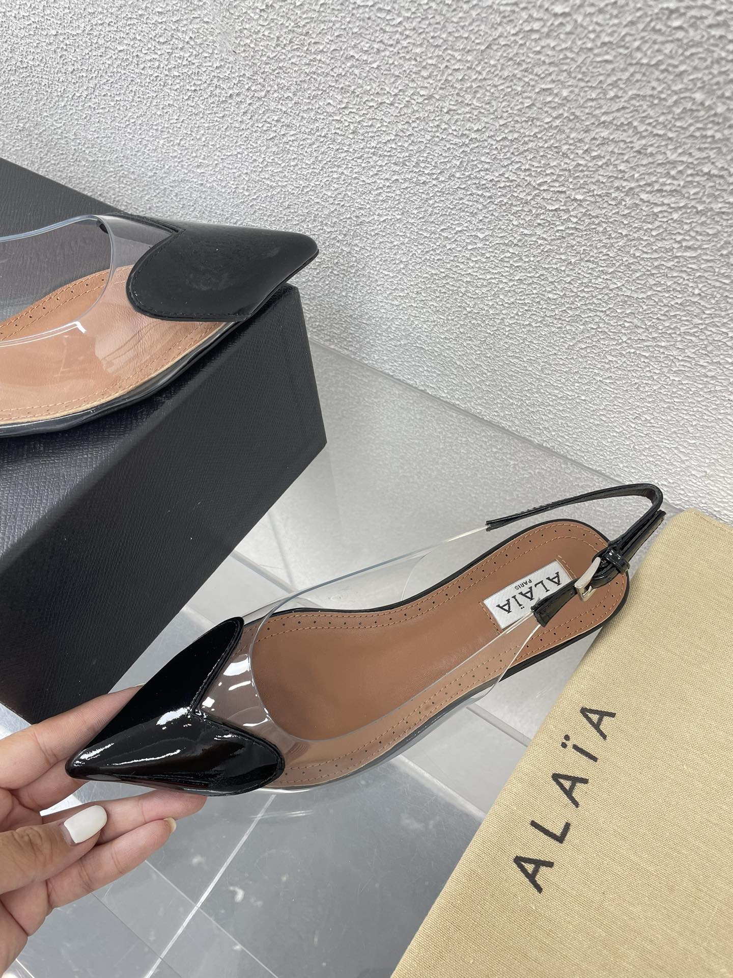 ALAIA LE COEUR FLAT SLINGBACKS IN BLACK PATENT LAMBSKIN - 34