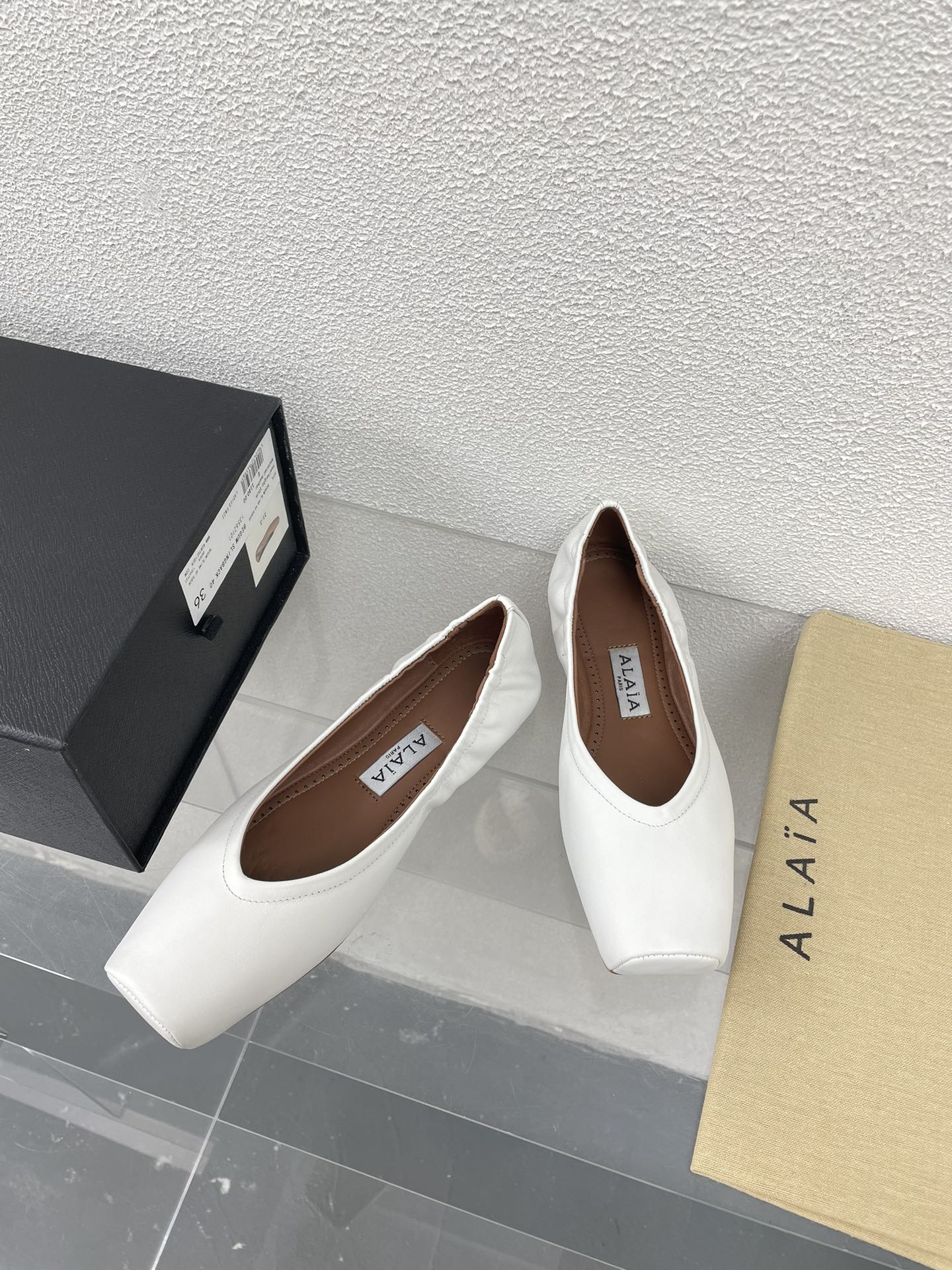 ALAIA BALLET FLATS IN WHITE CALFSKIN - 34