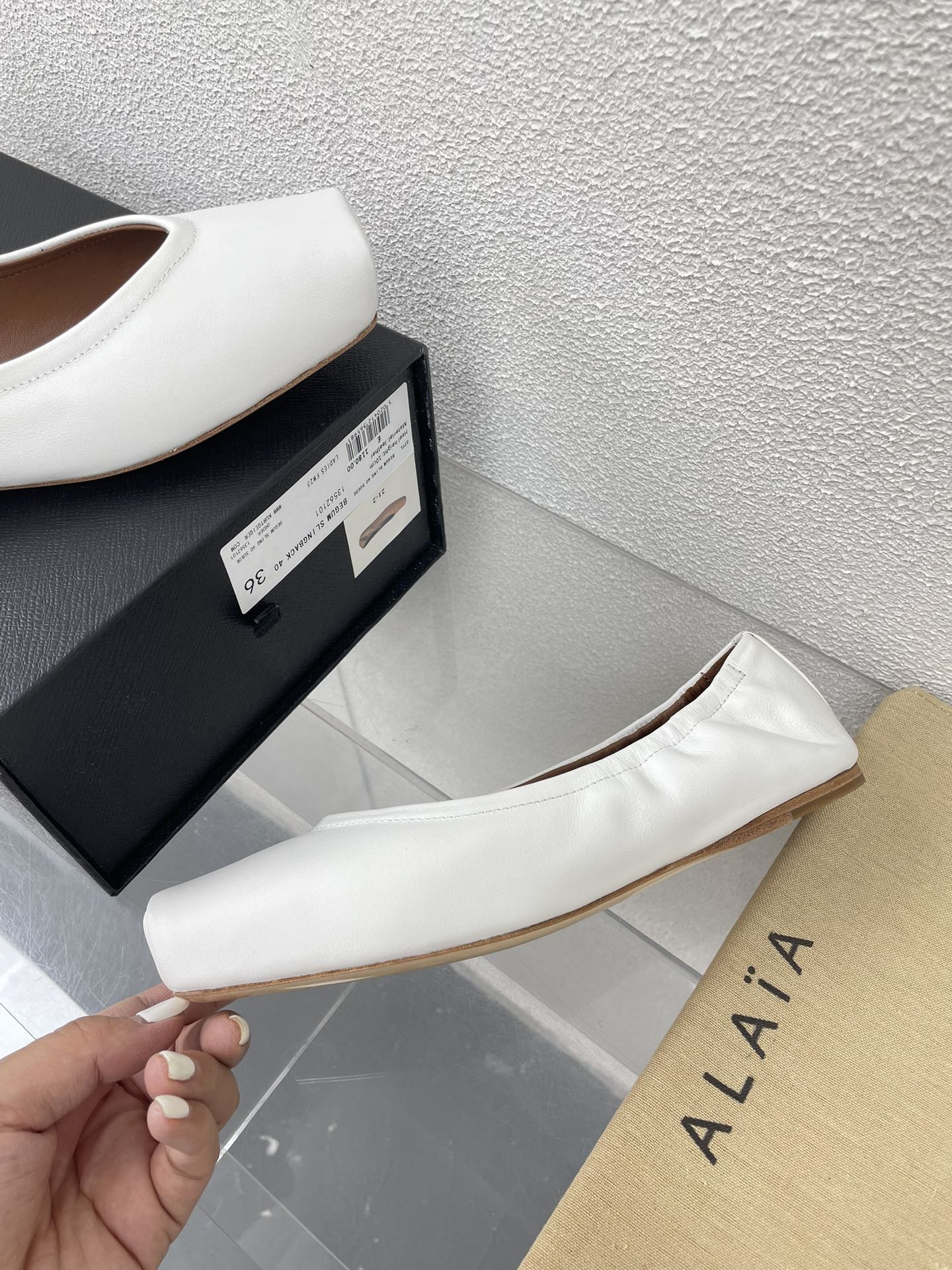 ALAIA BALLET FLATS IN WHITE CALFSKIN - 34