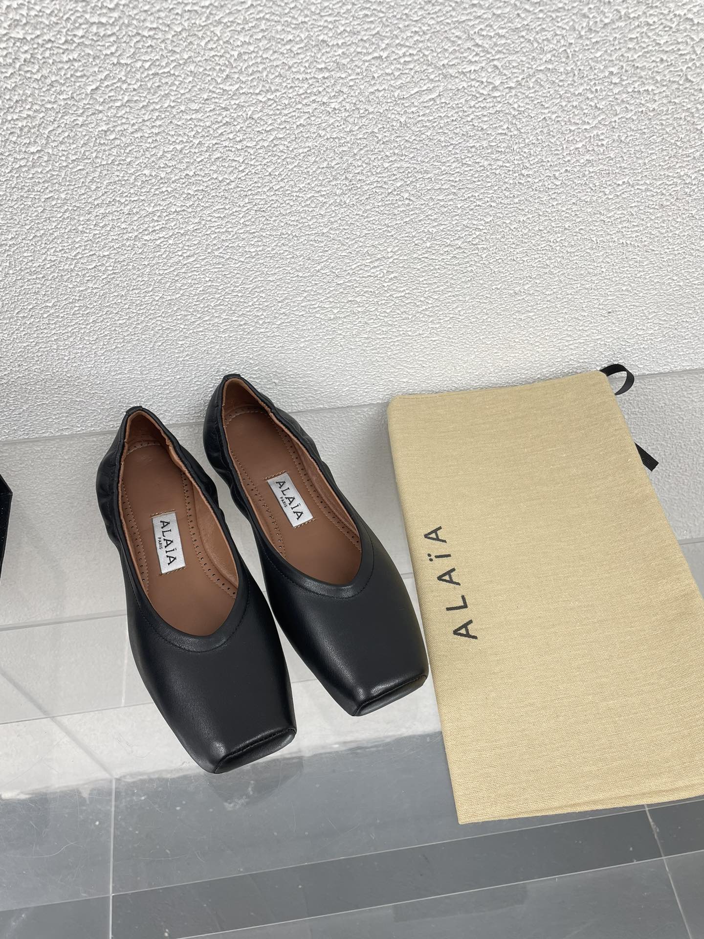 ALAIA BALLET FLATS IN BLACK CALFSKIN - 34