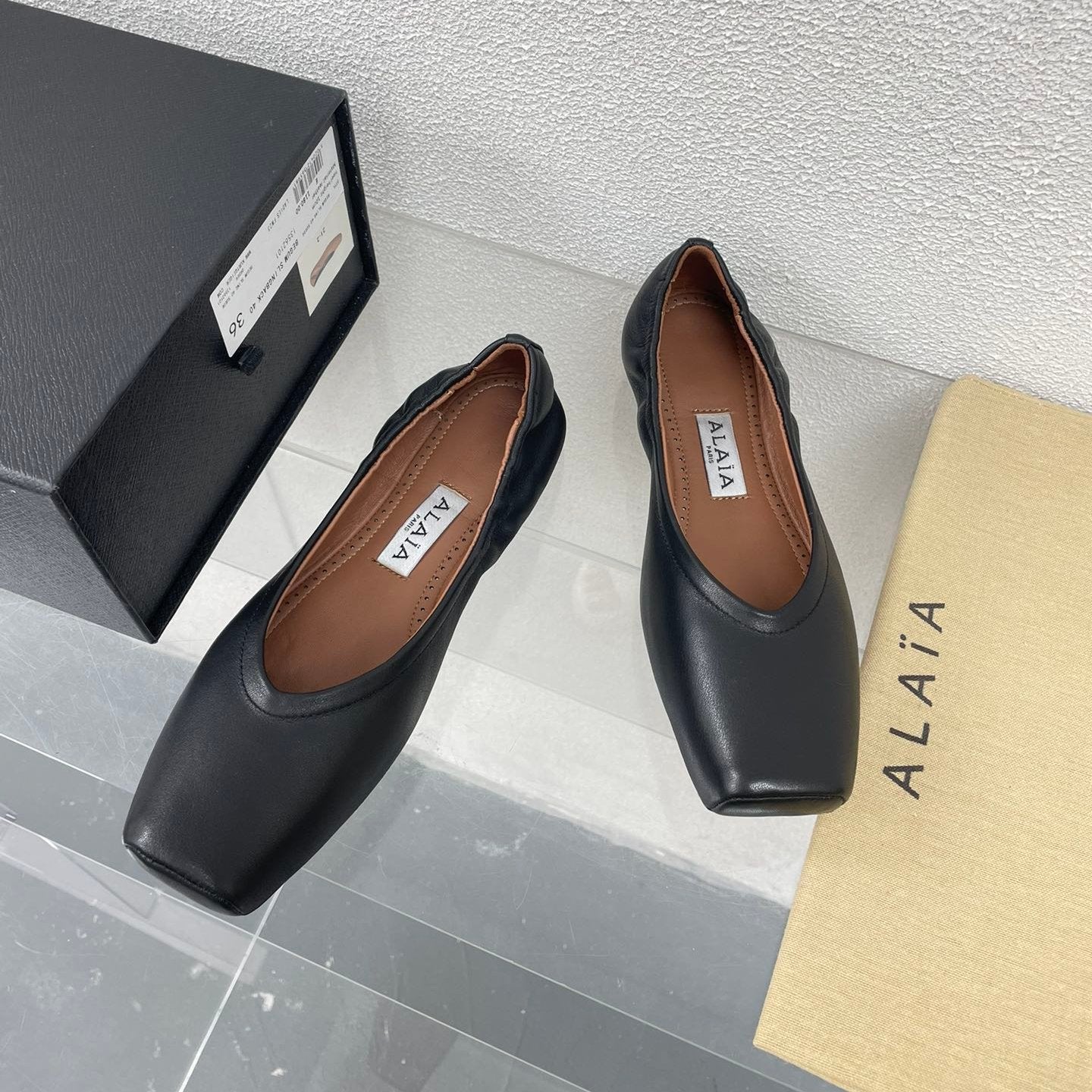 ALAIA BALLET FLATS IN BLACK CALFSKIN - 34