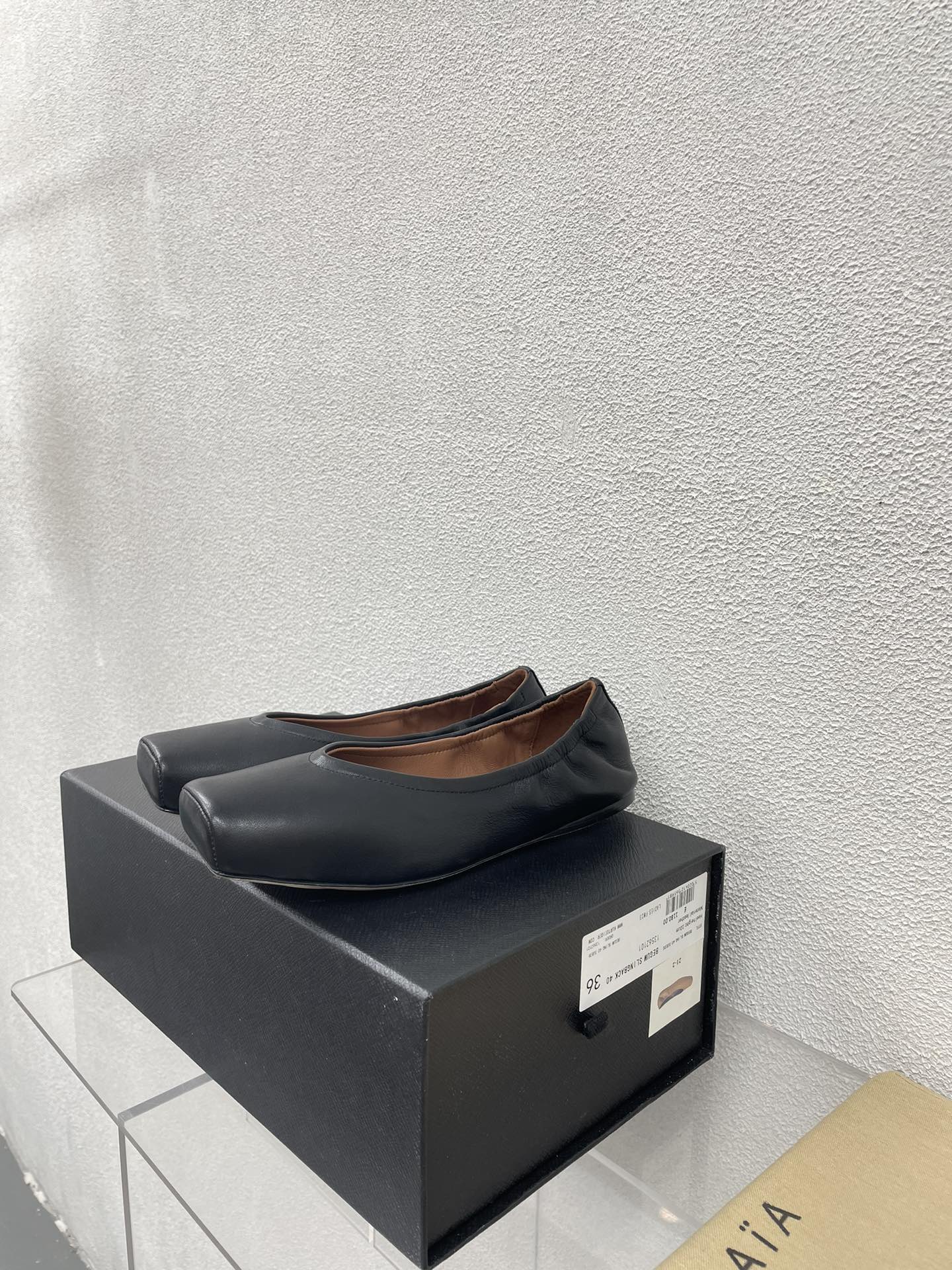 ALAIA BALLET FLATS IN BLACK CALFSKIN - 34