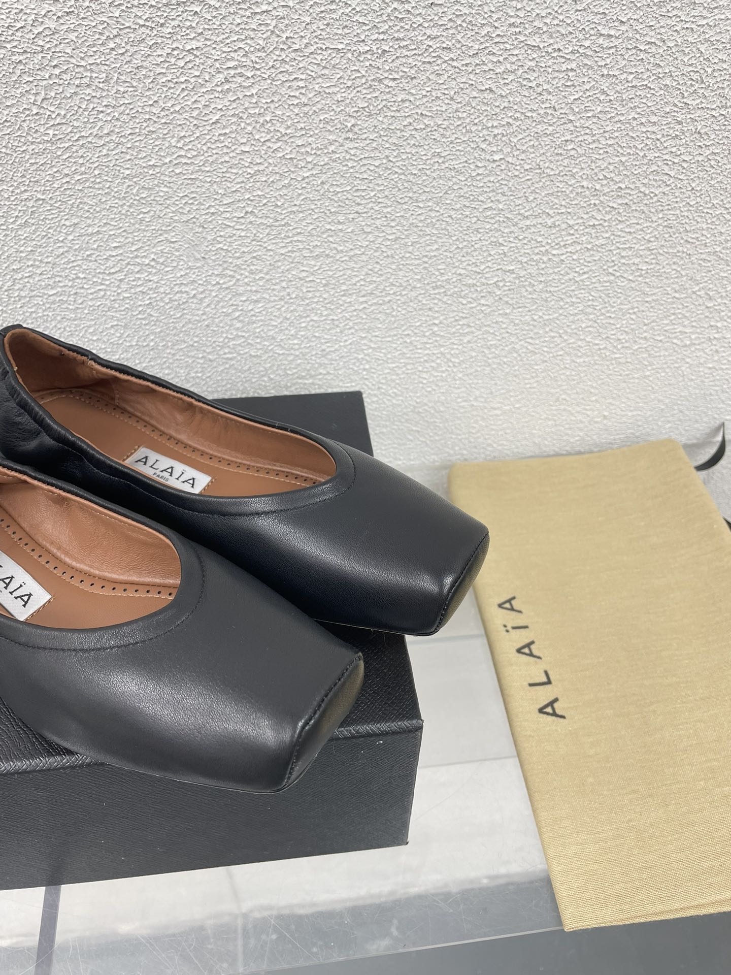 ALAIA BALLET FLATS IN BLACK CALFSKIN - 34