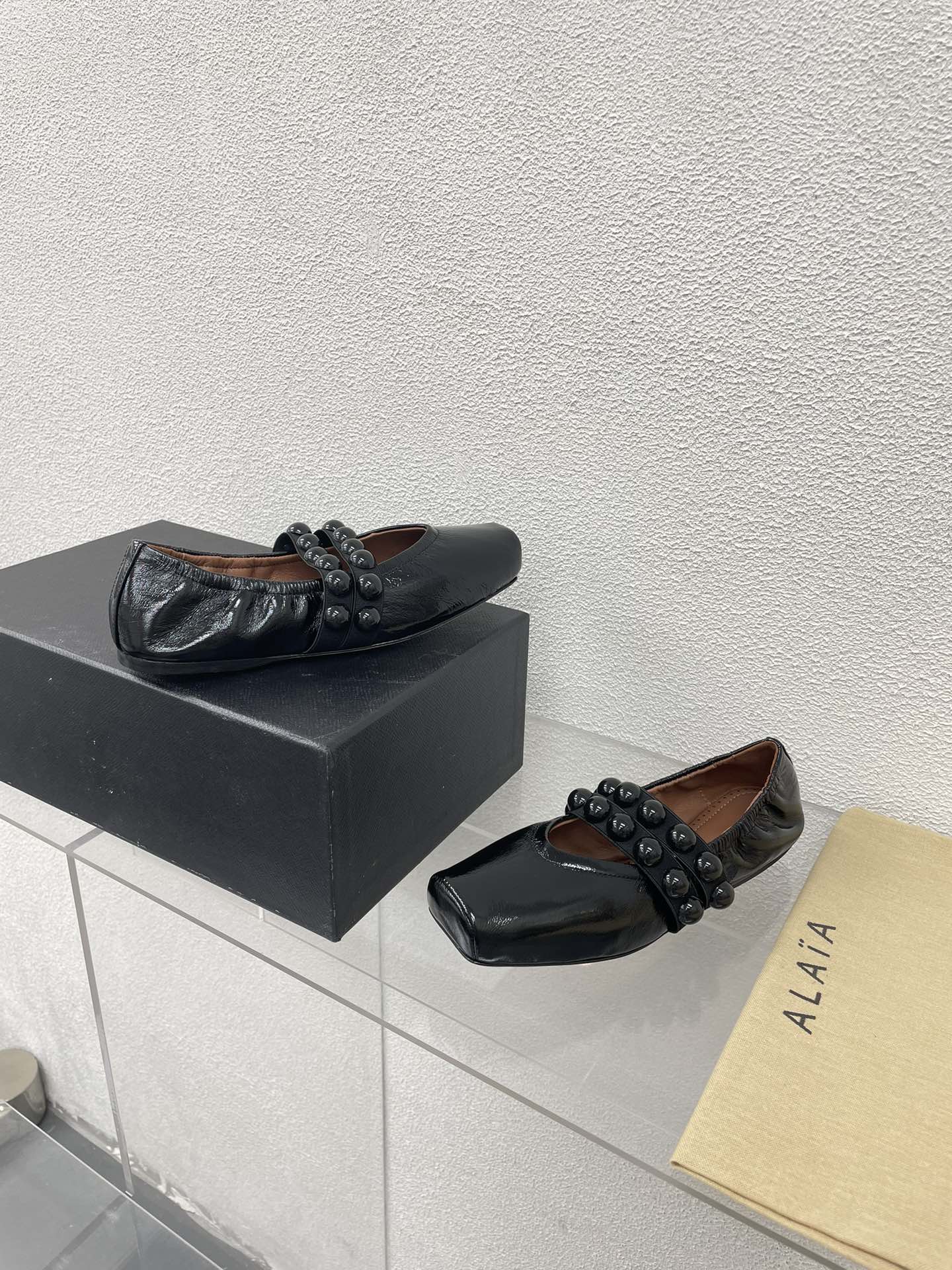 ALAIA MARY JANE PEARL IN GLOSSY BLACK LAMBSKIN - 34