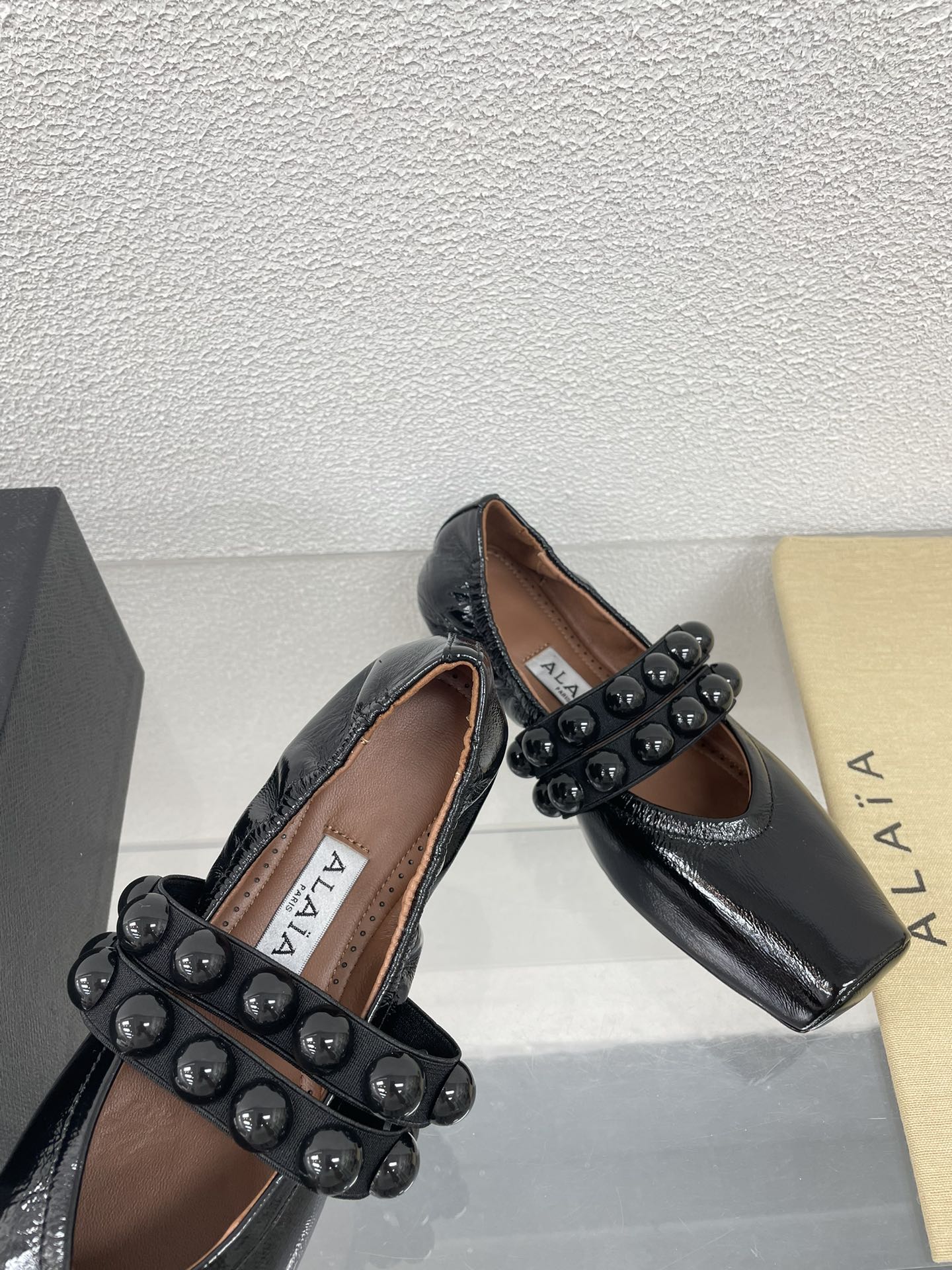ALAIA MARY JANE PEARL IN GLOSSY BLACK LAMBSKIN - 34