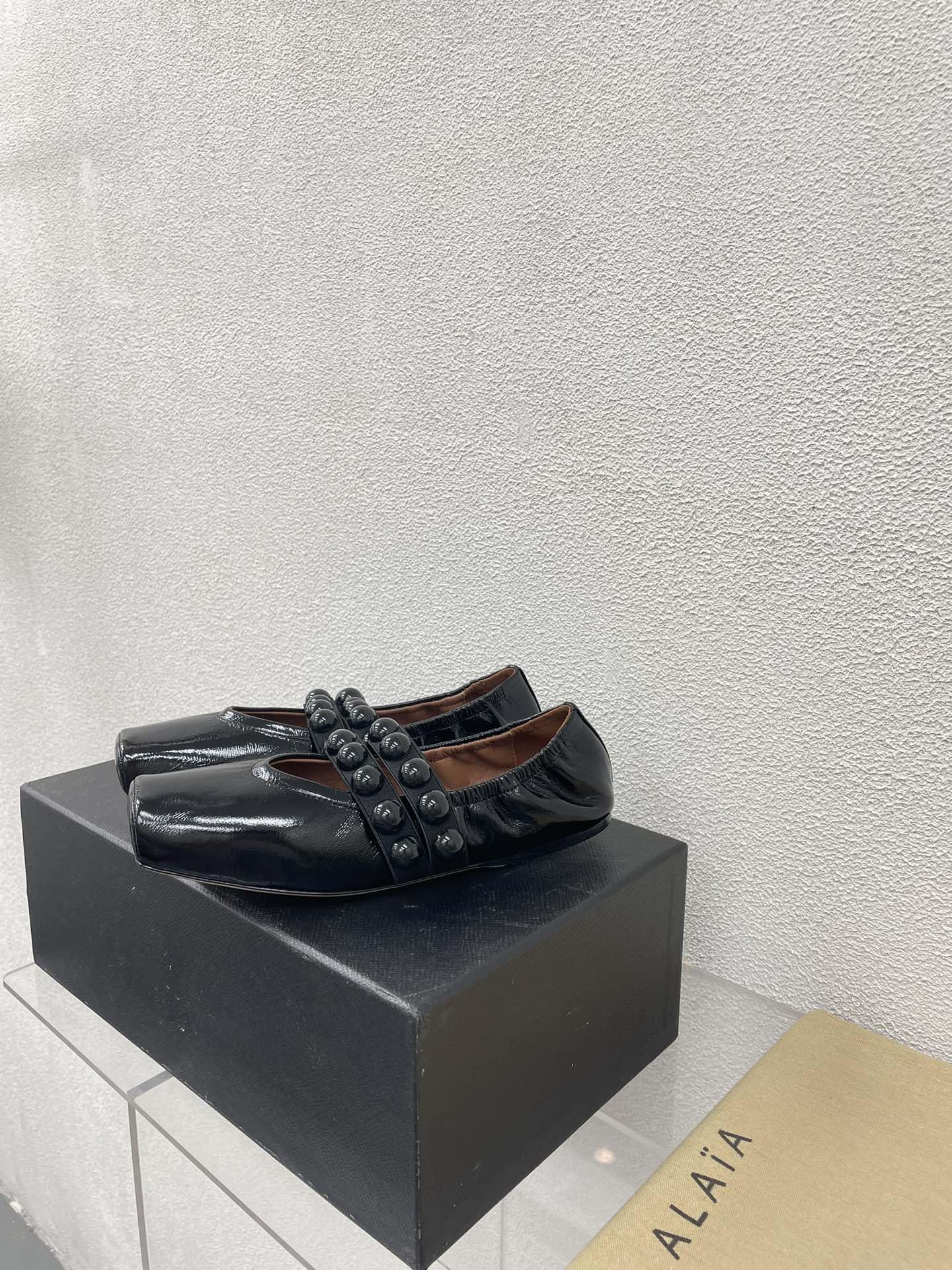ALAIA MARY JANE PEARL IN GLOSSY BLACK LAMBSKIN - 34