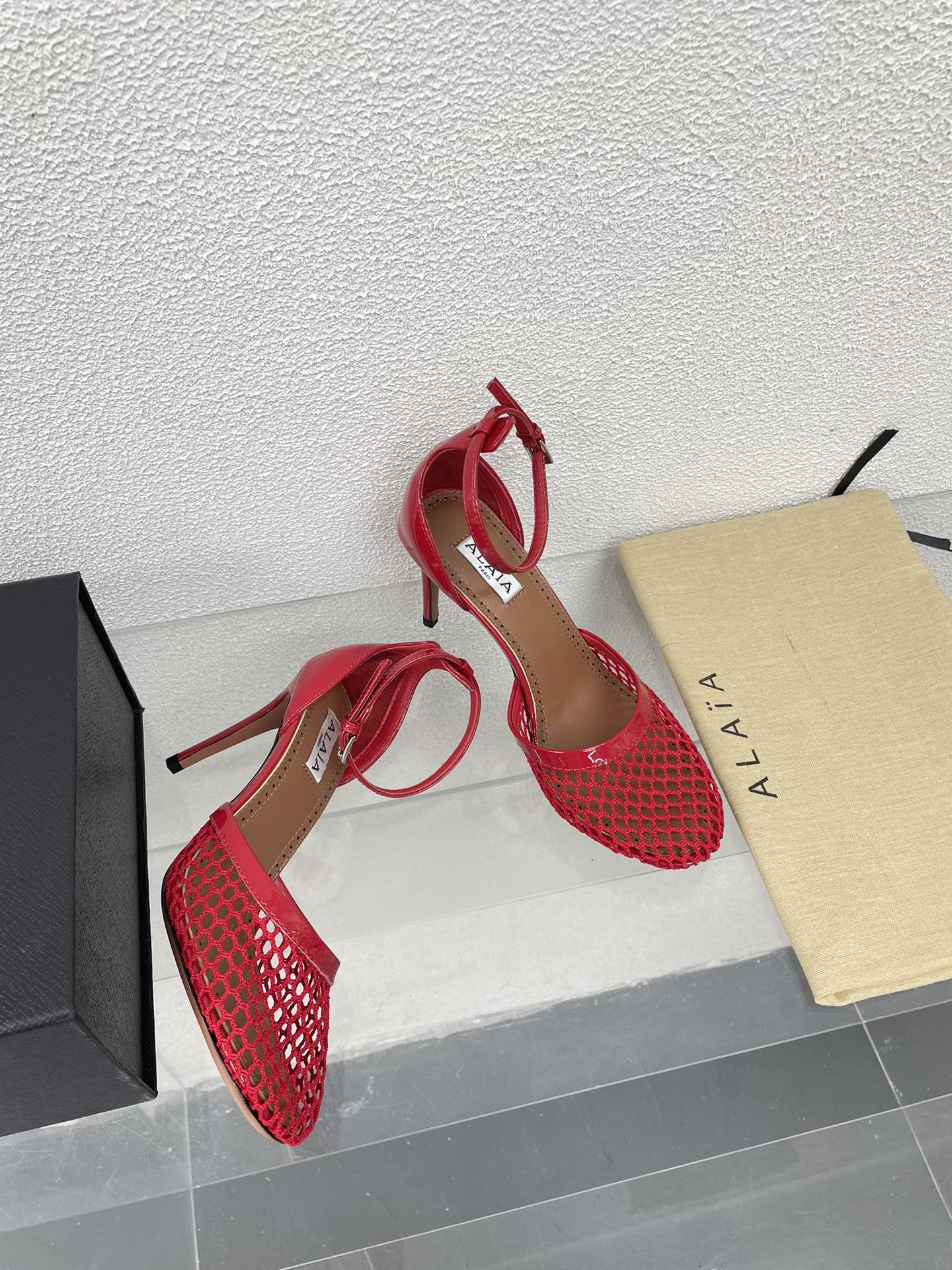 ALAIA HIGH FISHNET 9 CM PUMPS IN CHERRY RED MESH - 34