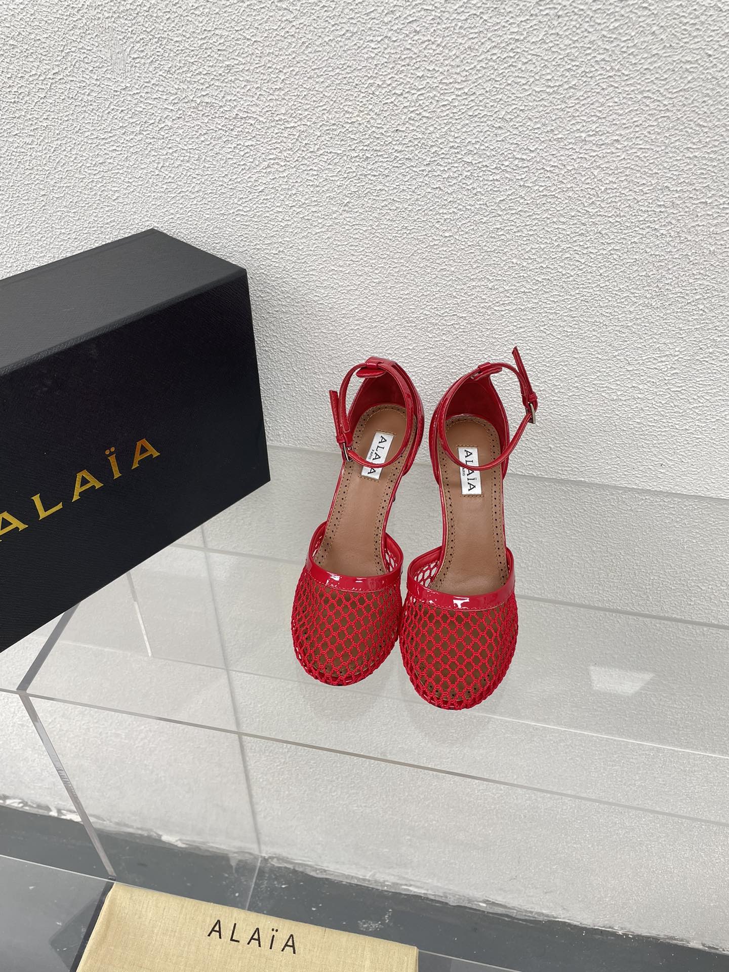 ALAIA HIGH FISHNET 9 CM PUMPS IN CHERRY RED MESH - 34
