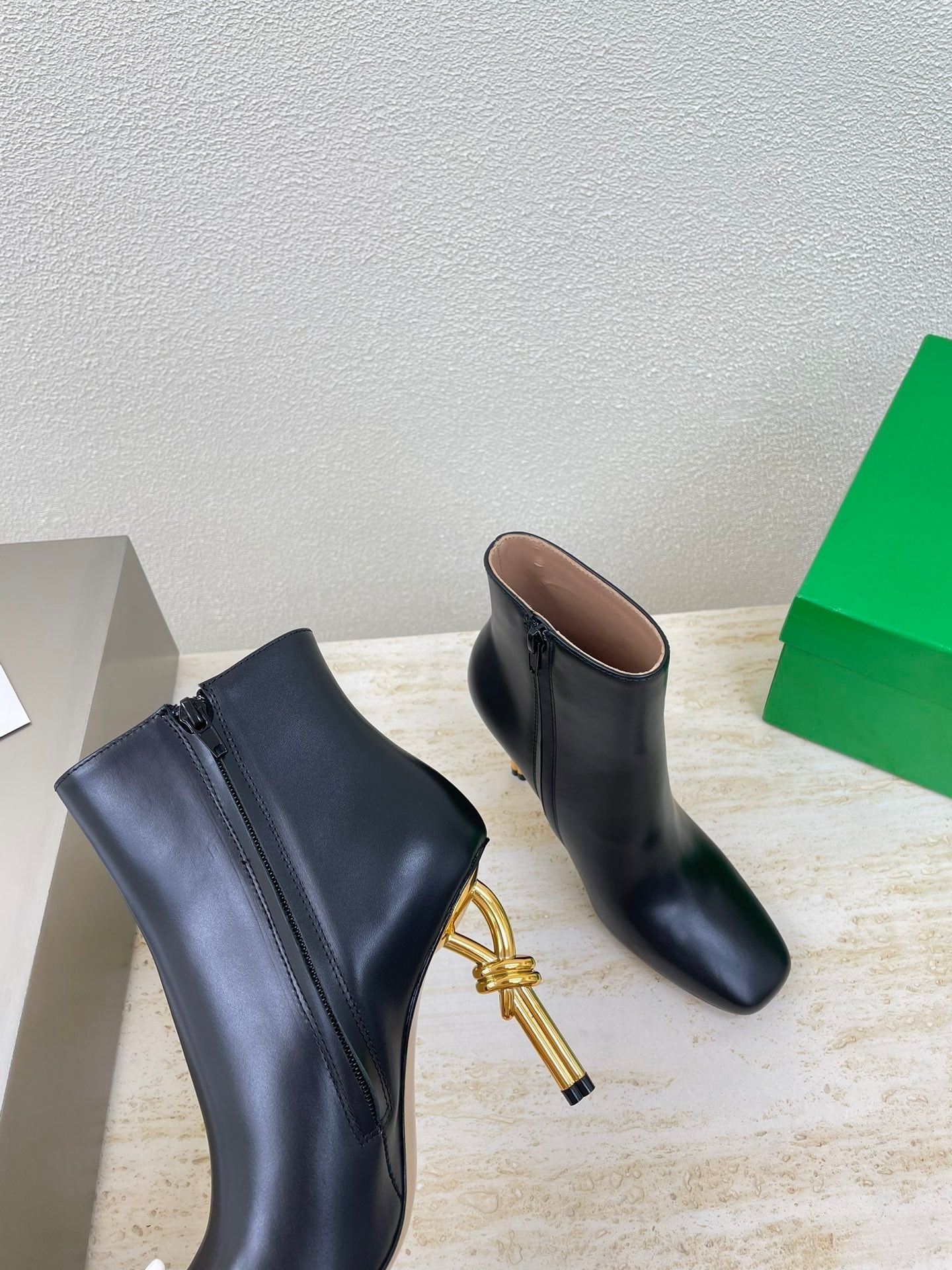 KNOT ANKLE BOOT IN BLACK CALFSKIN WITH GOLD METAL HEEL 9 CM - 34