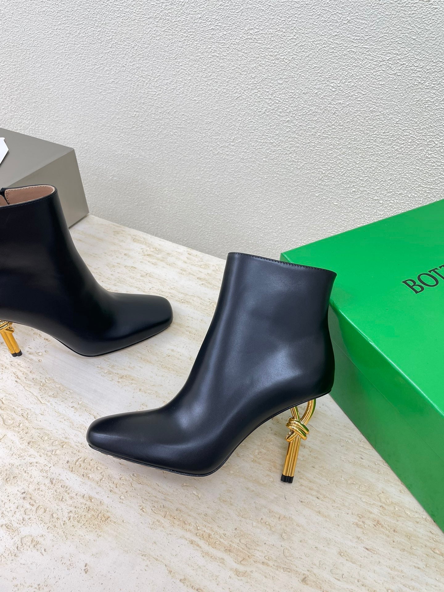 KNOT ANKLE BOOT IN BLACK CALFSKIN WITH GOLD METAL HEEL 9 CM - 34