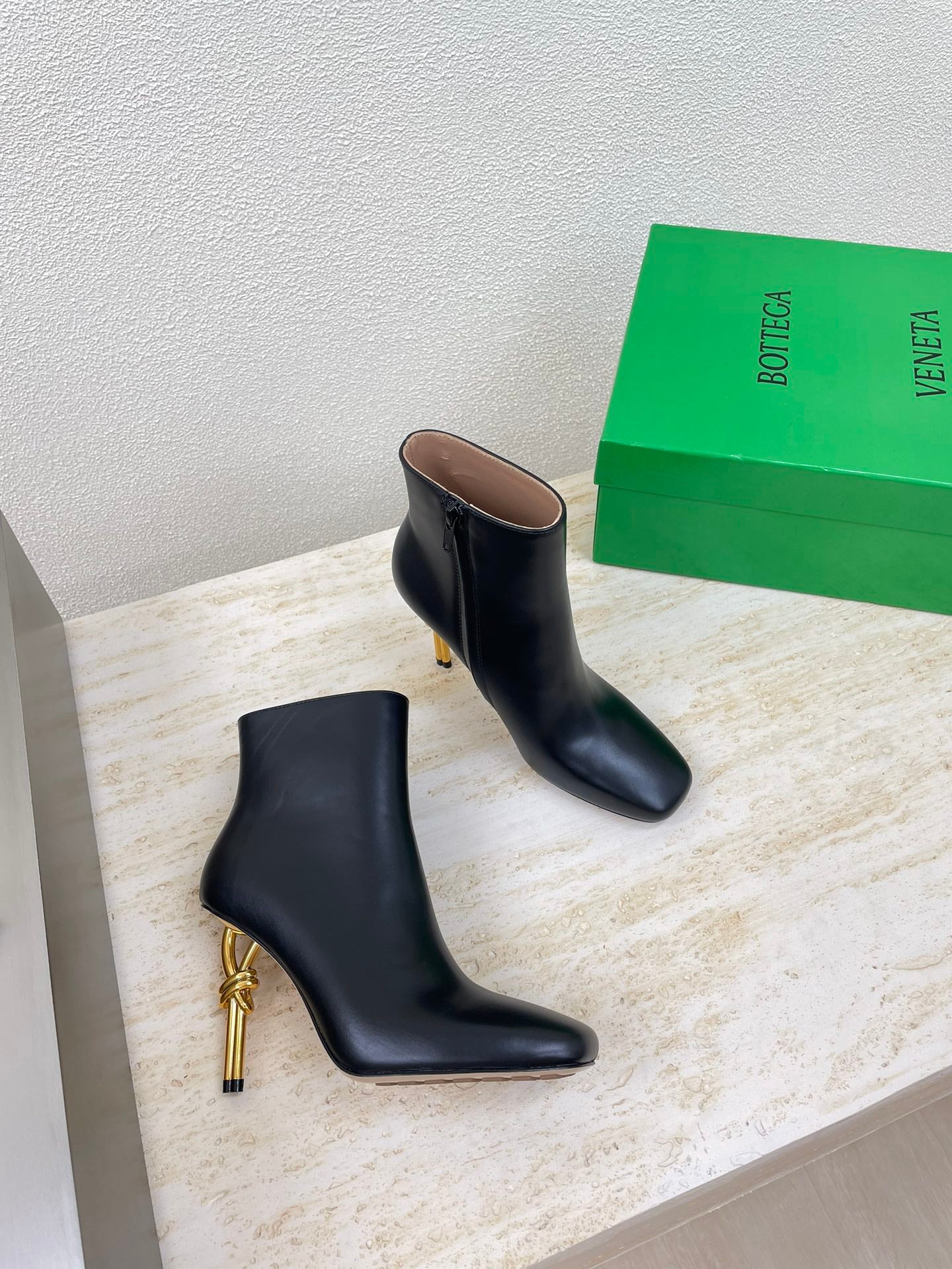 KNOT ANKLE BOOT IN BLACK CALFSKIN WITH GOLD METAL HEEL 9 CM - 34