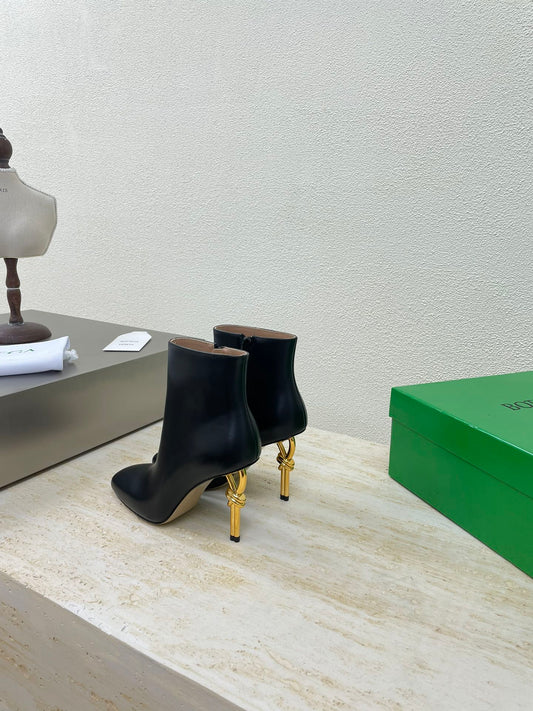 KNOT ANKLE BOOT IN BLACK CALFSKIN WITH GOLD METAL HEEL 9 CM - 34
