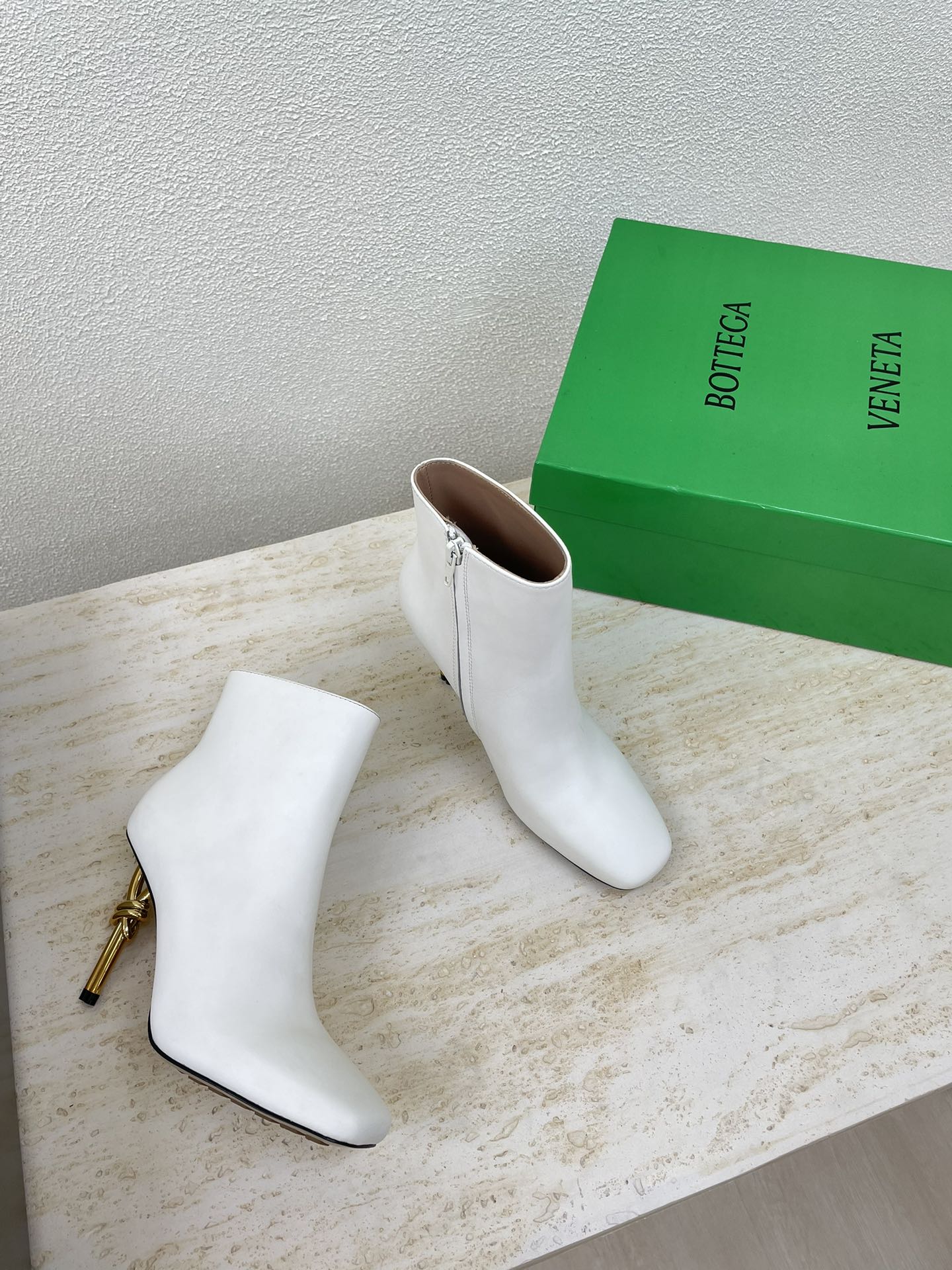 KNOT ANKLE BOOT IN WHITE CALFSKIN WITH GOLD METAL HEEL 9 CM - 34