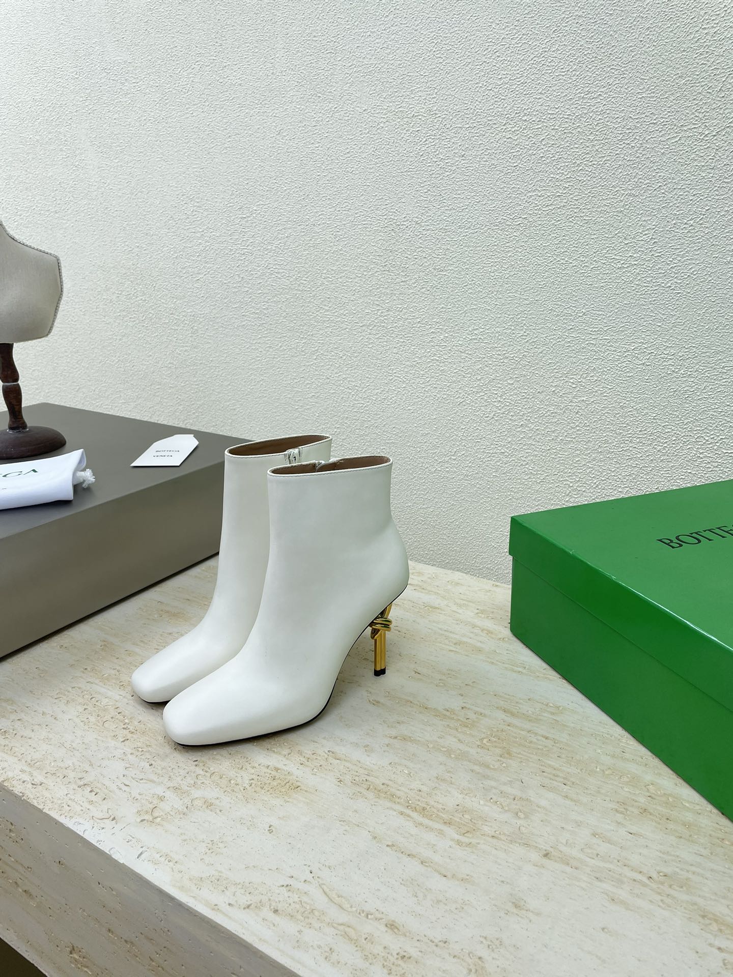 KNOT ANKLE BOOT IN WHITE CALFSKIN WITH GOLD METAL HEEL 9 CM - 34