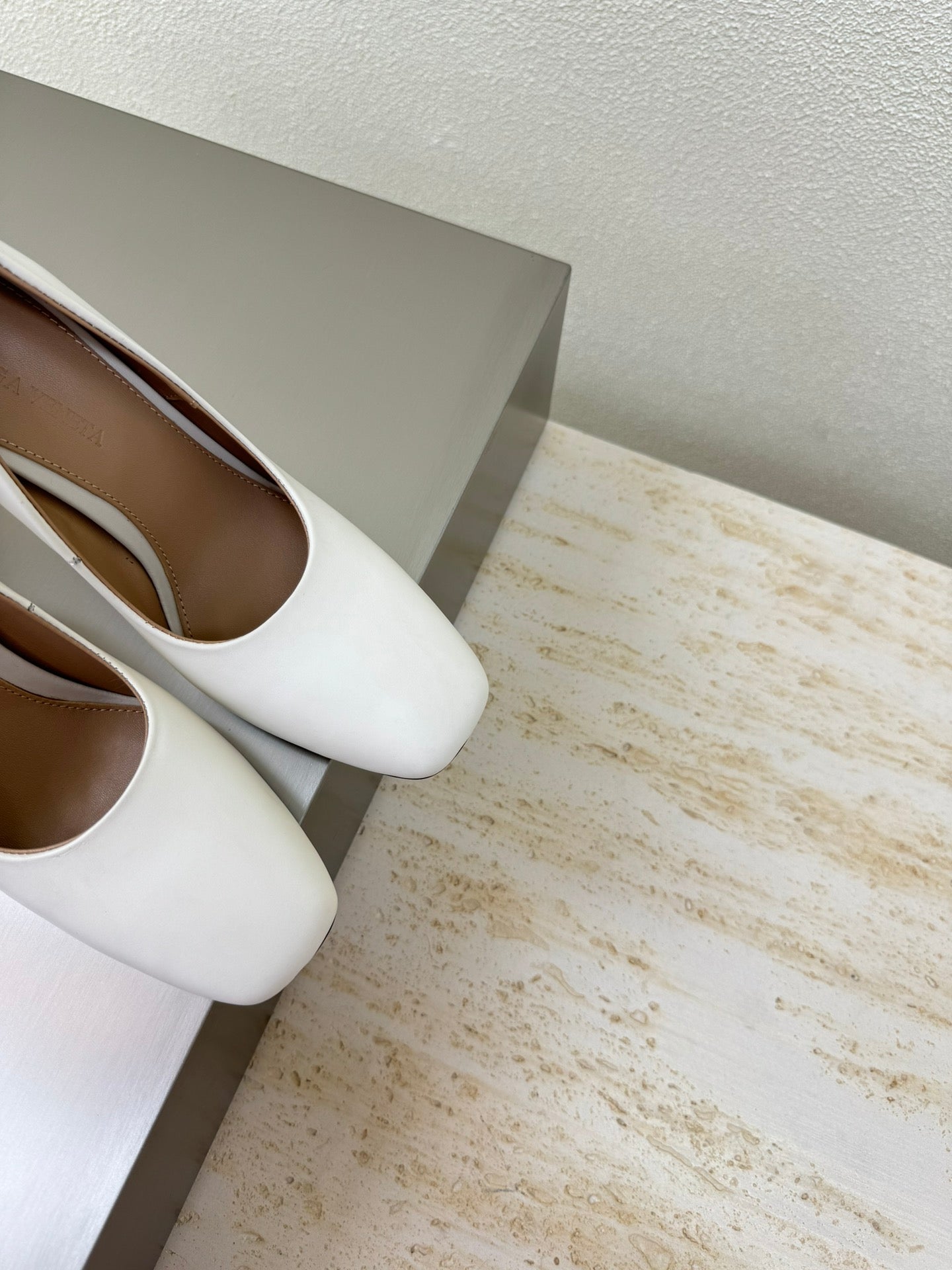 KNOT HIGH PUMP IN WHITE AND GOLD METAL HEEL 9 CM - 34