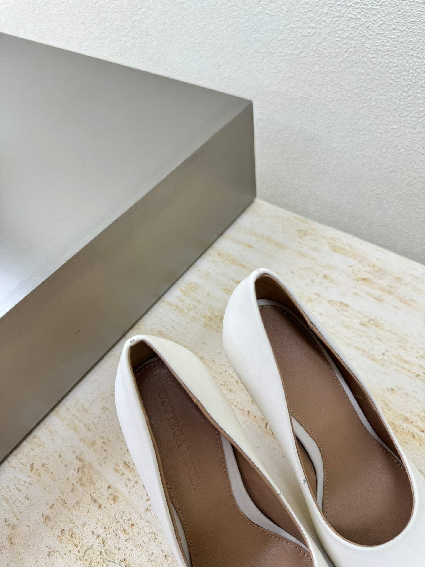 KNOT HIGH PUMP IN WHITE AND GOLD METAL HEEL 9 CM - 34