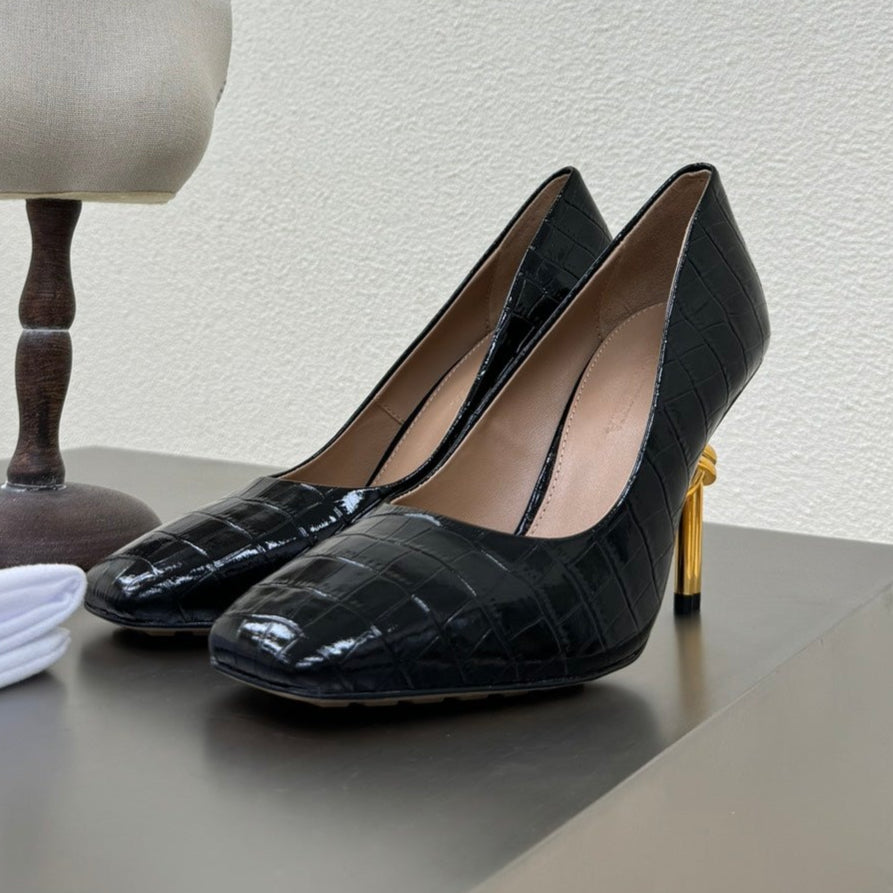 KNOT HIGH PUMP IN BLACK CALFSKIN WITH WOVEN DESIGN AND GOLD METAL HEEL 9 CM - 34