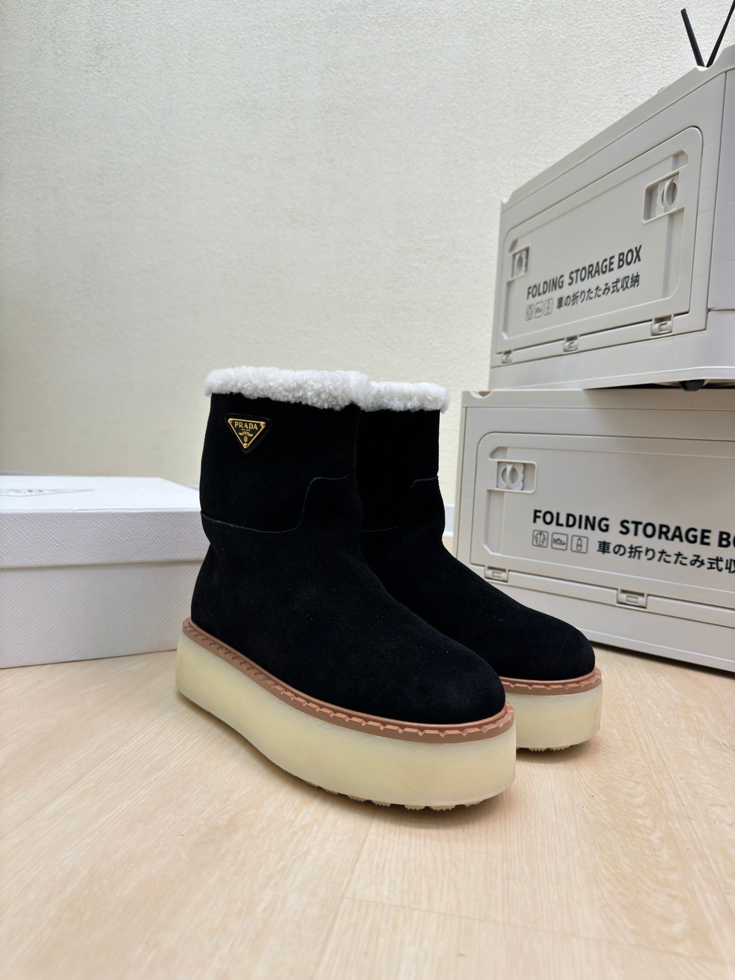 SUEDE BOOTS BLACK WITH SHEARLING LINING AND RUBBER FLATFORM SOLE - 35