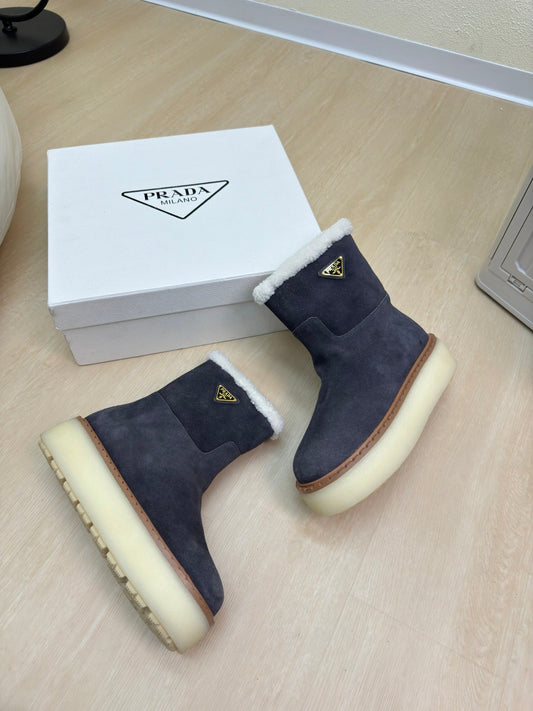 SUEDE BOOTS SLATE GRAY WITH SHEARLING LINING AND RUBBER FLATFORM SOLE - 35