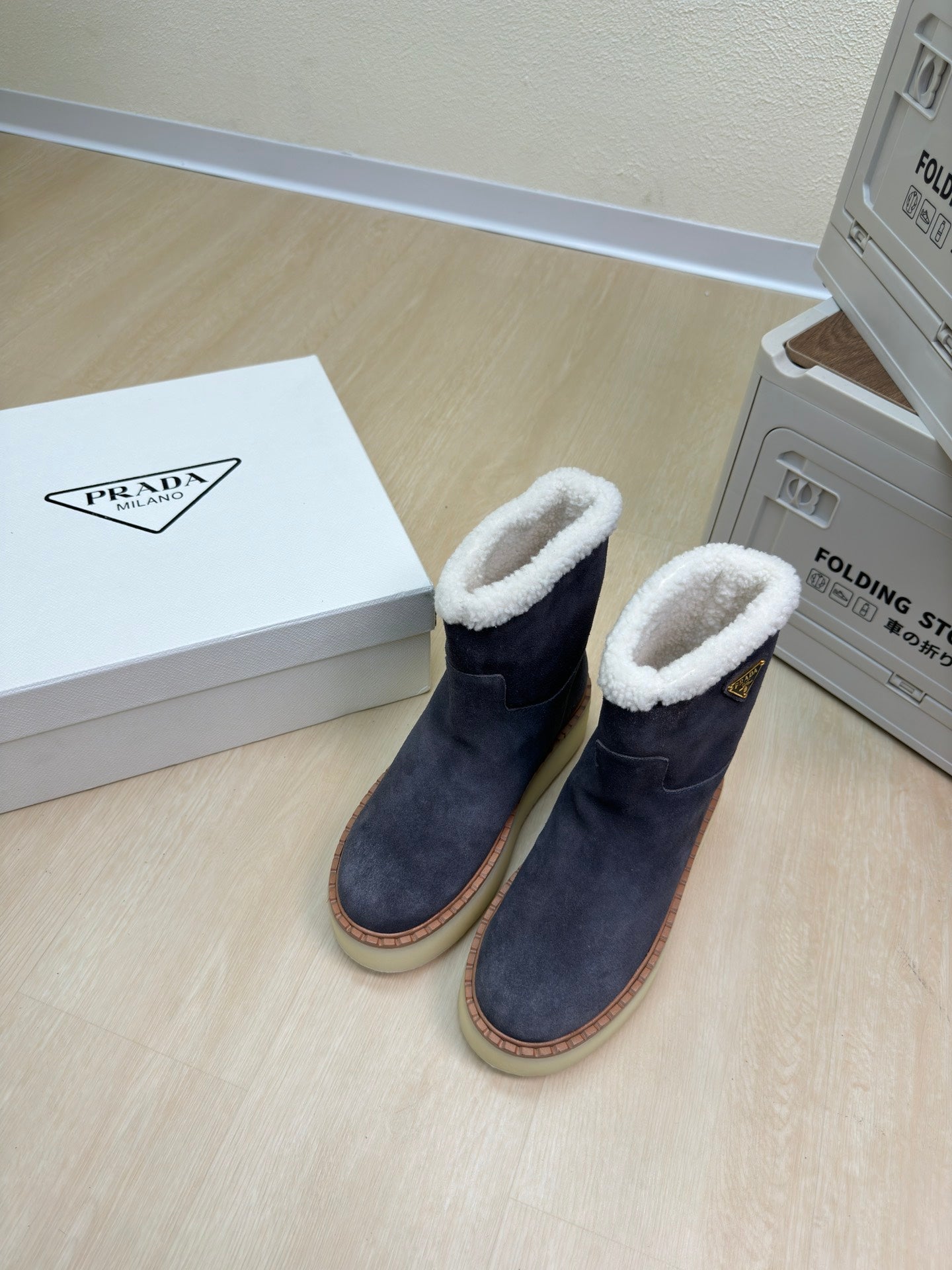 SUEDE BOOTS SLATE GRAY WITH SHEARLING LINING AND RUBBER FLATFORM SOLE - 35