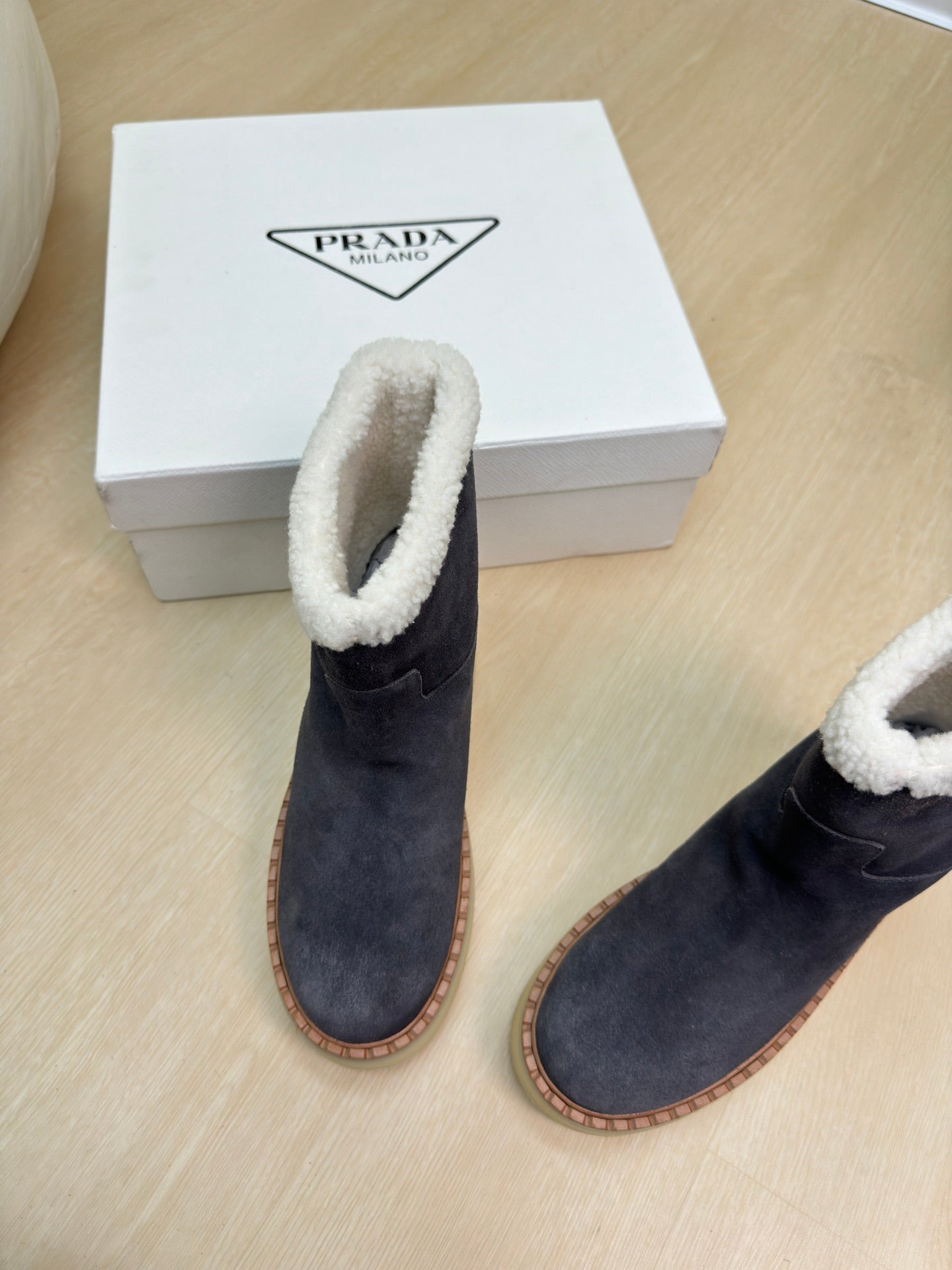 SUEDE BOOTS SLATE GRAY WITH SHEARLING LINING AND RUBBER FLATFORM SOLE - 35