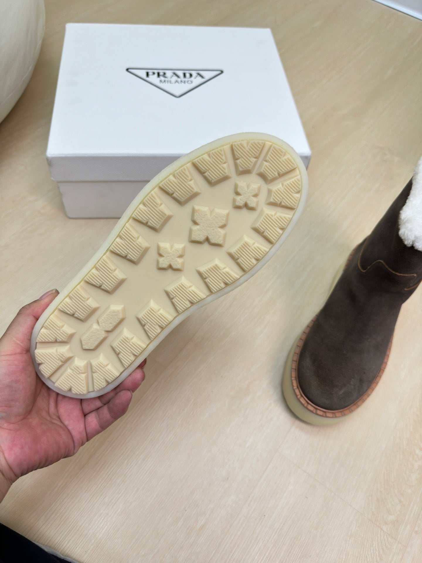 SUEDE BOOTS DARK BROWN WITH SHEARLING LINING AND RUBBER FLATFORM SOLE - 35